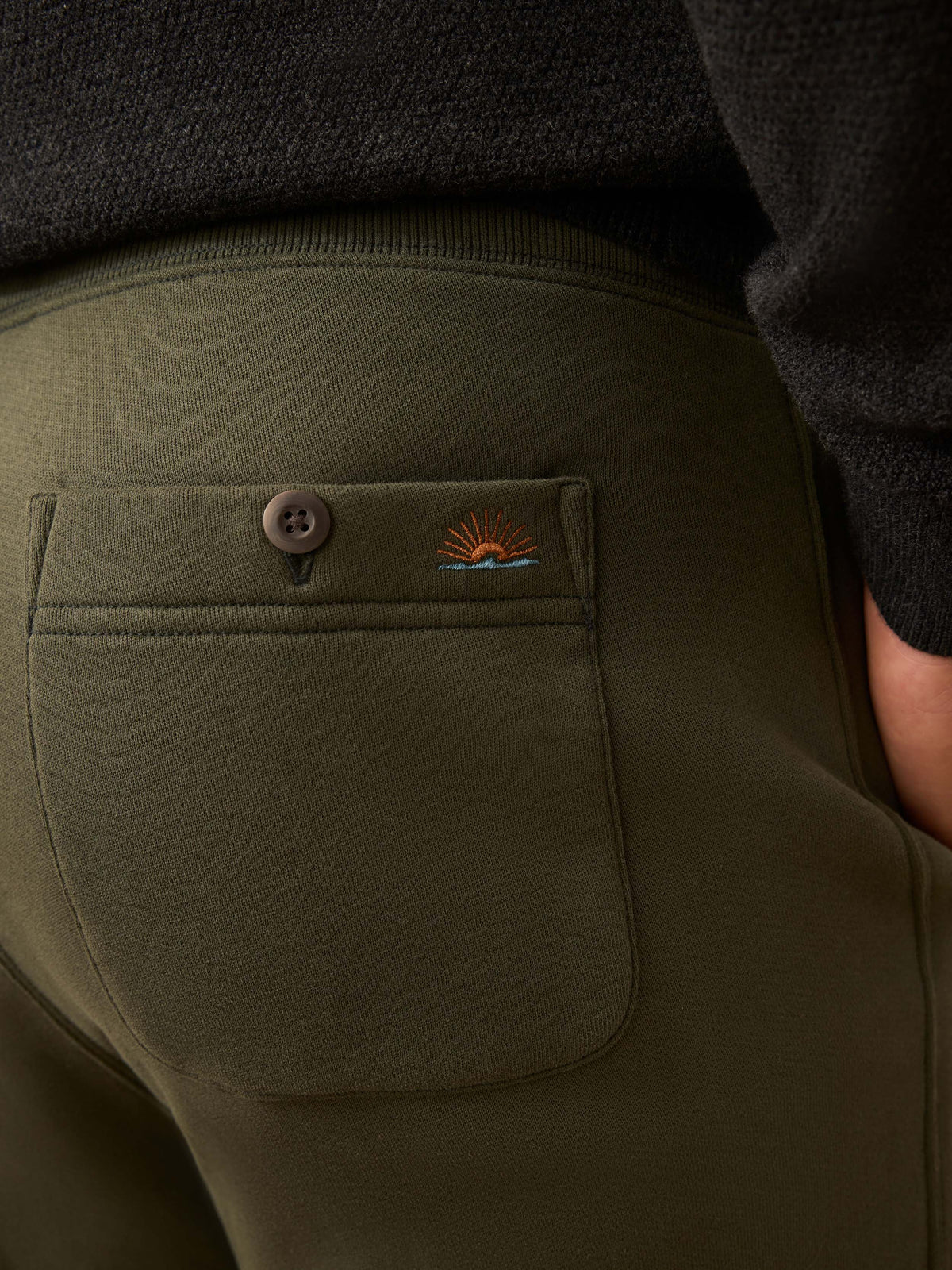 FA25-FAHERTY-Mens-MBF2427-FEV-HighStandardFleeceSweatpant-FallEvergreen_OM_DETAIL2_1_Web.jpg