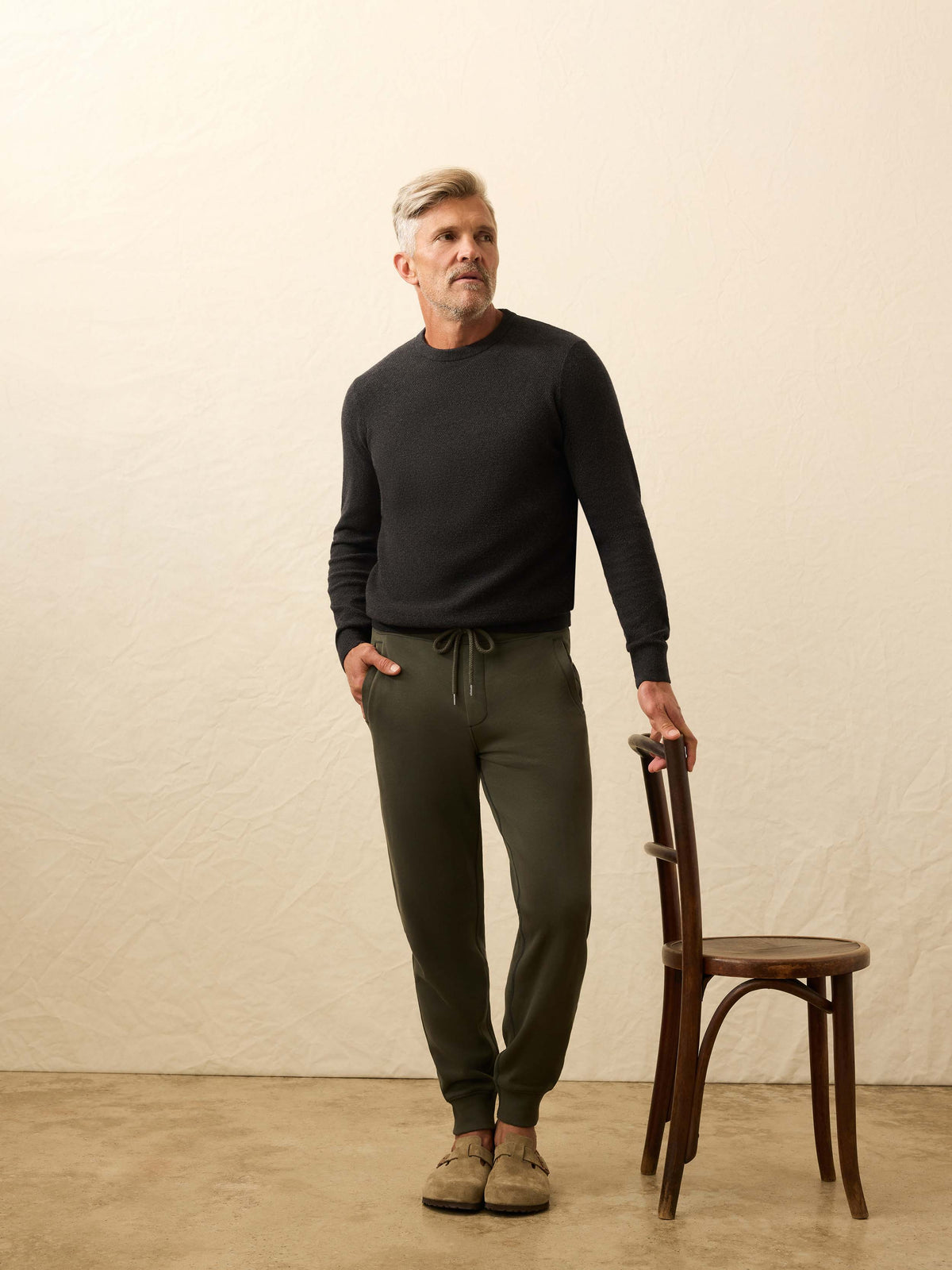 FA25-FAHERTY-Mens-MBF2427-FEV-HighStandardFleeceSweatpant-FallEvergreen_OM_EDITORIAL_1_Web.jpg