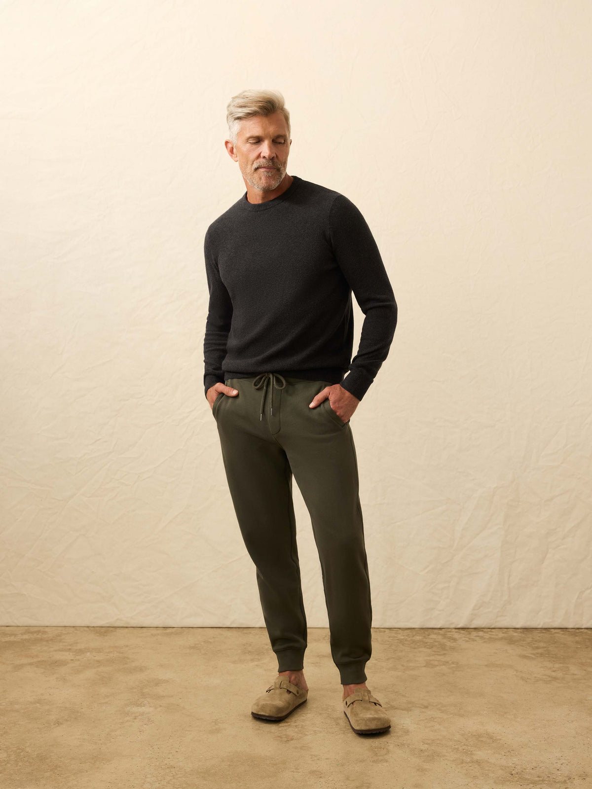 FA25-FAHERTY-Mens-MBF2427-FEV-HighStandardFleeceSweatpant-FallEvergreen_OM_FULL_BODY_1_Web.jpg