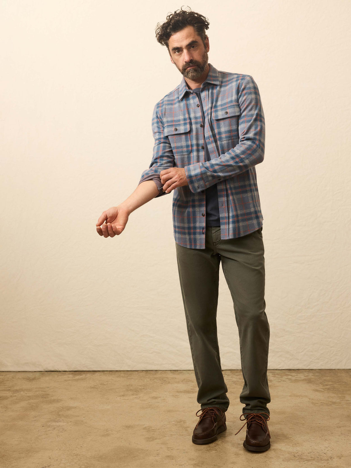 FA25-FAHERTY-Mens-MBF2432-FEV-CoastlineChino-FallEvergreen-X_OM_EDITORIAL_1.jpg