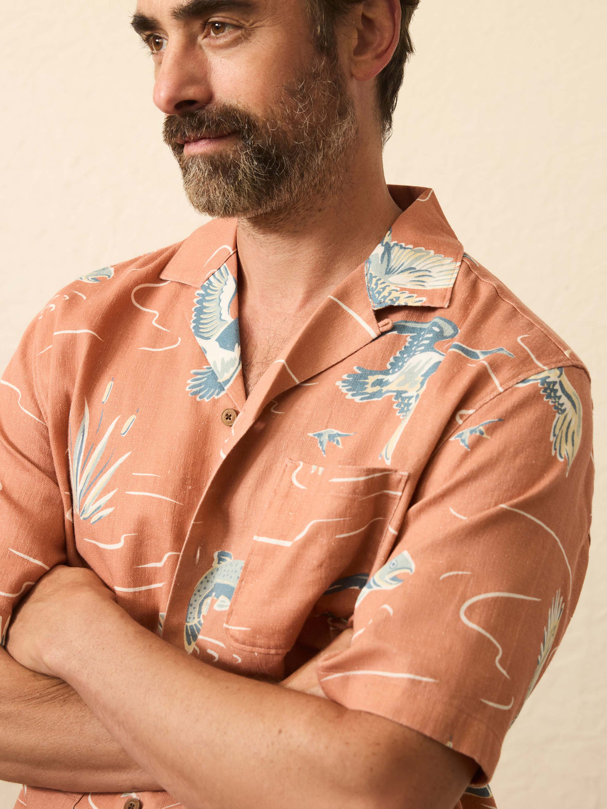 FA25-FAHERTY-Mens-MWF2519-RRV-SSResortShirt-RedRiverside-X_OM_ALT_3.jpg