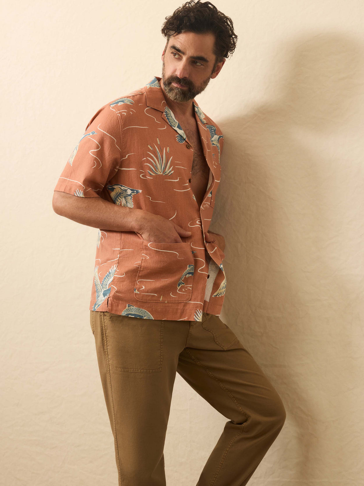 FA25-FAHERTY-Mens-MWF2519-RRV-SSResortShirt-RedRiverside-X_OM_DETAIL2_1.jpg