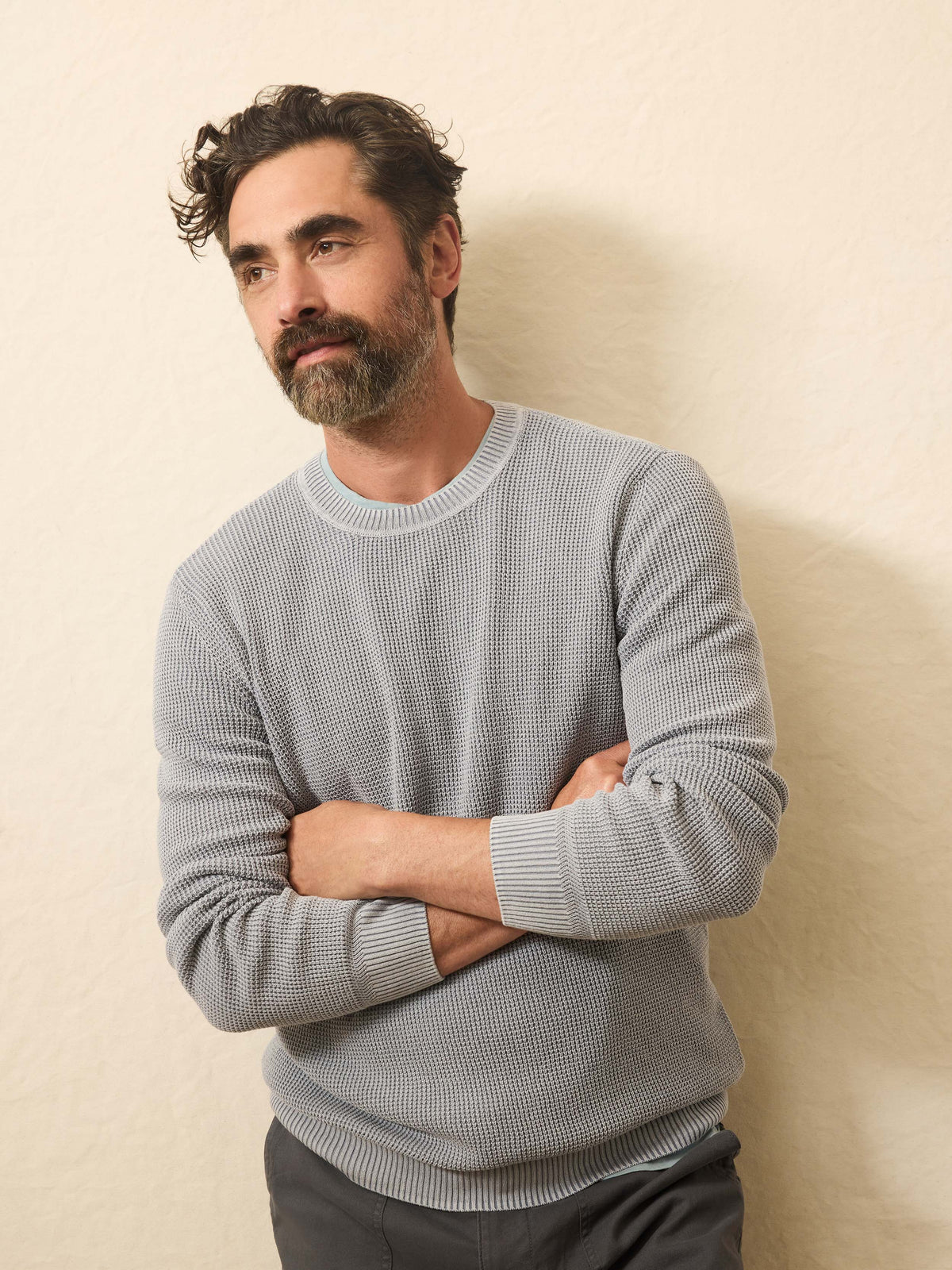 FA25-FAHERTY-Mens-MYF2313-RWI-SunwashedCrewneckSweater-Tradewinds-X_OM_EDITORIAL_1.jpg