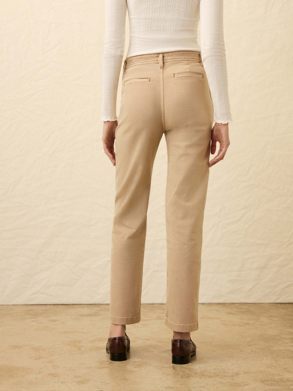 FA25-FAHERTY-Womens-WBS2529-HAK-SunwashedCanvasDocksidePant-SandyKhaki_OM_BACK_CROP_1_Web.jpg