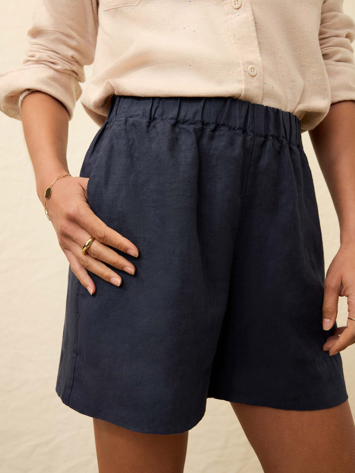 FA25-FAHERTY-Womens-WBU2512-NVY-LagunaLinenBayviewShort-Navy_OM_DETAIL1_1_Web.jpg