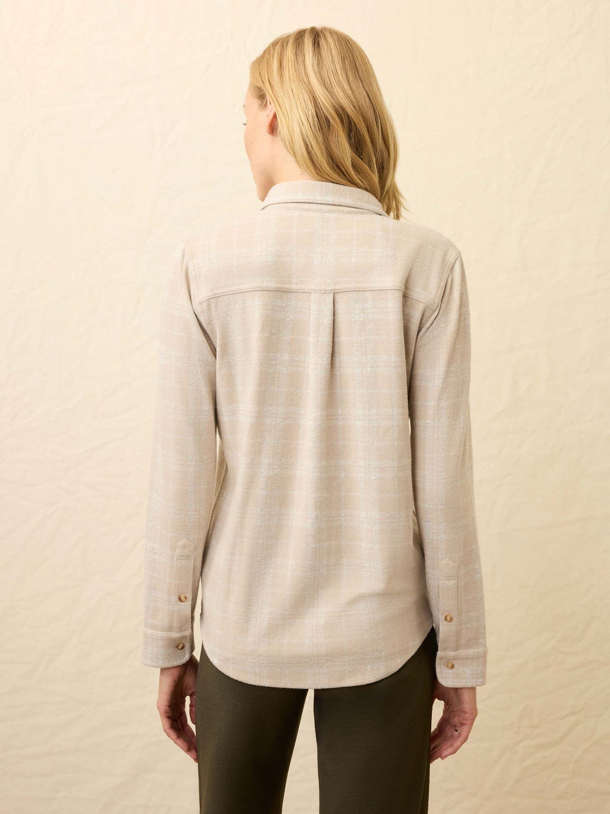 FA25-FAHERTY-Womens-WKF2314-DPP-LegendSweaterShirt-DesertPlainsPlaid_OM_BACK_CROP_1_Web.jpg