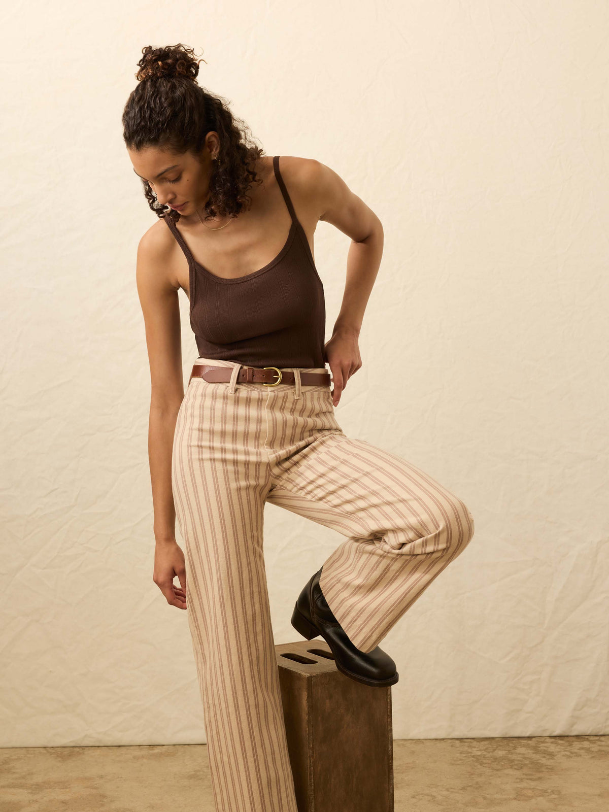 FA25-FAHERTY-Womens-WKF2509-IOY-SundayRibTank-ChicoryCoffee_OM_EDITORIAL_1_Web.jpg