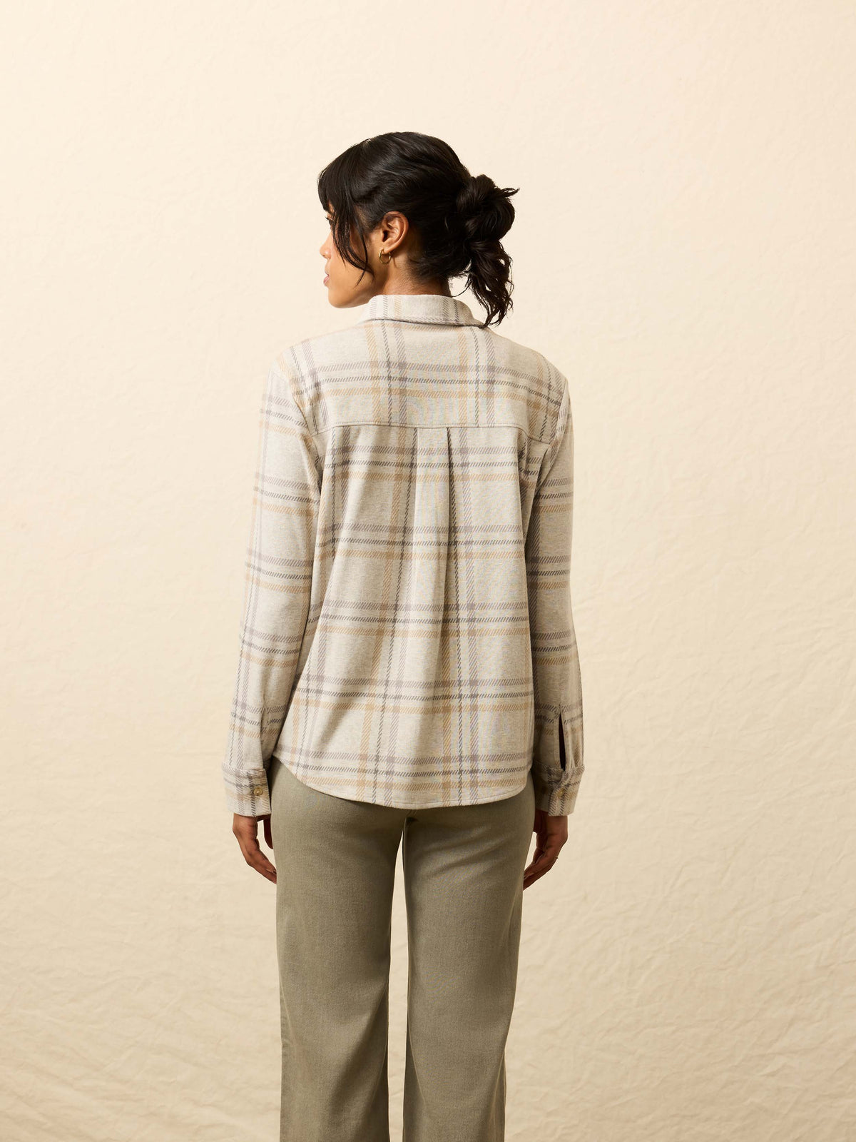 FA25-FAHERTY-Womens-WKF2537-ATY-LegendSweaterClassicShirt-SandyTrailsPlaid-_BACK_OM_WS_1.jpg