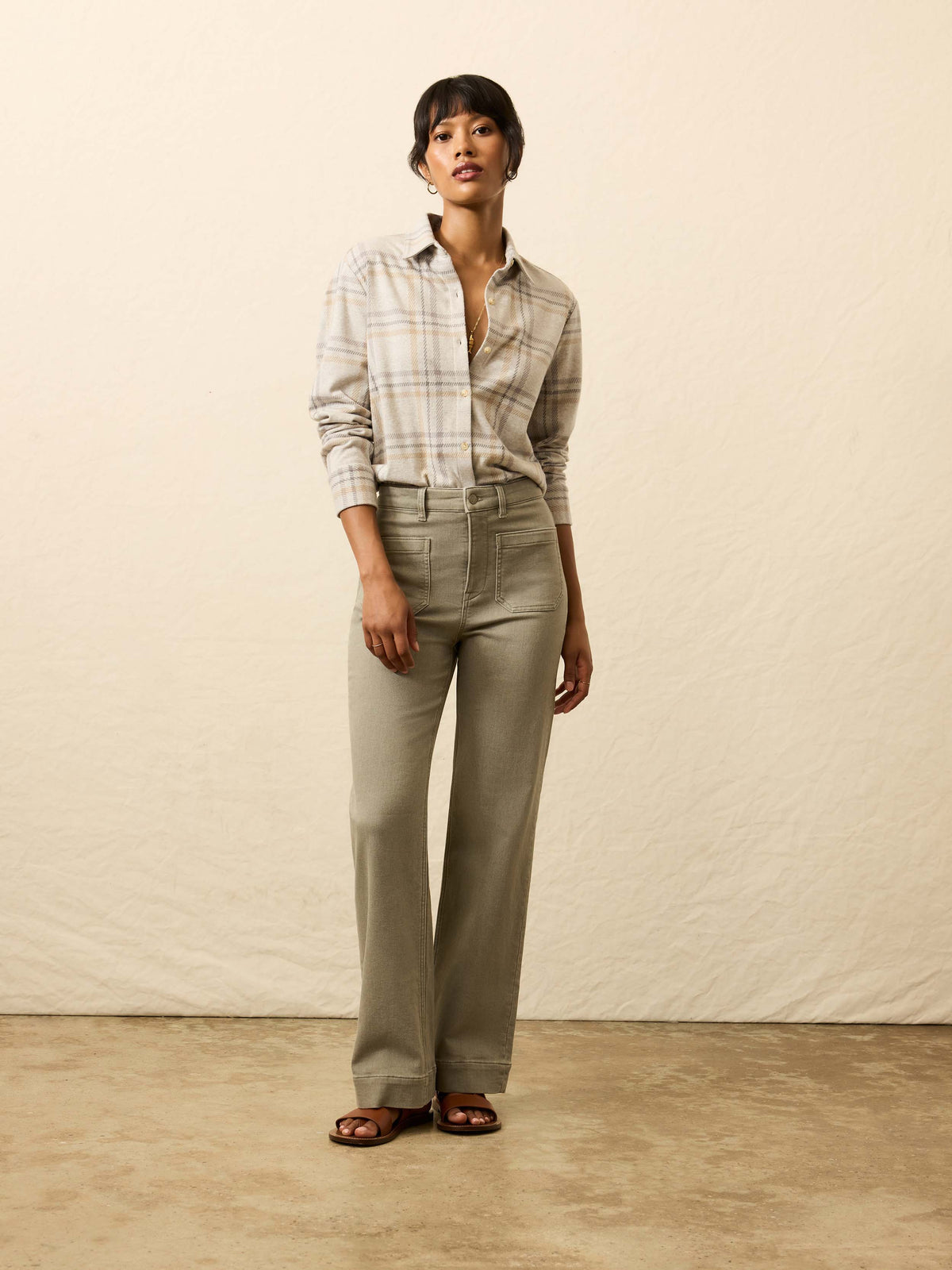 FA25-FAHERTY-Womens-WKF2537-ATY-LegendSweaterClassicShirt-SandyTrailsPlaid-_OM_FULL_BODY_1.jpg