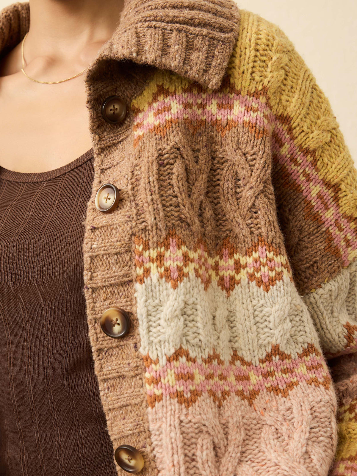 FA25-FAHERTY-Womens-WYF2525-SFZ-HighlandFairisleCardigan-LakesideFairisleHaze_OM_DETAIL1_1_Web.jpg