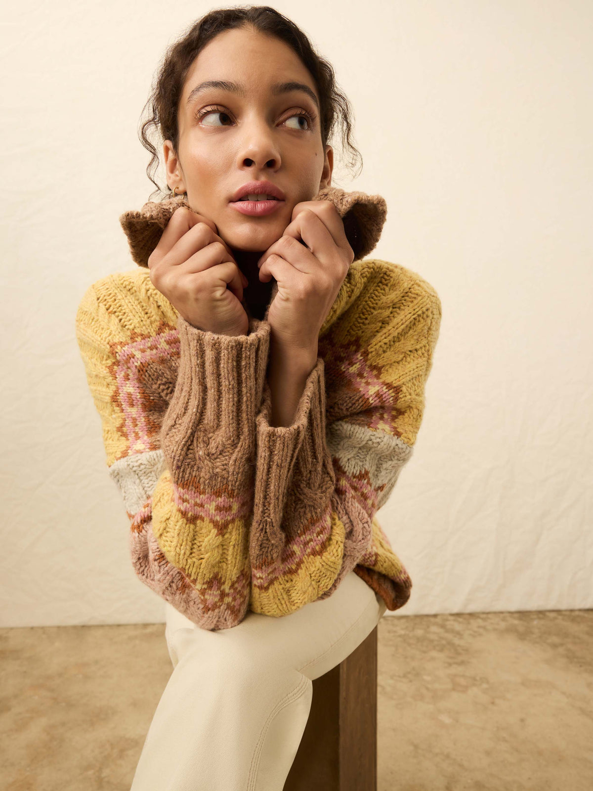 FA25-FAHERTY-Womens-WYF2525-SFZ-HighlandFairisleCardigan-LakesideFairisleHaze_OM_EDITORIAL_1_Web.jpg