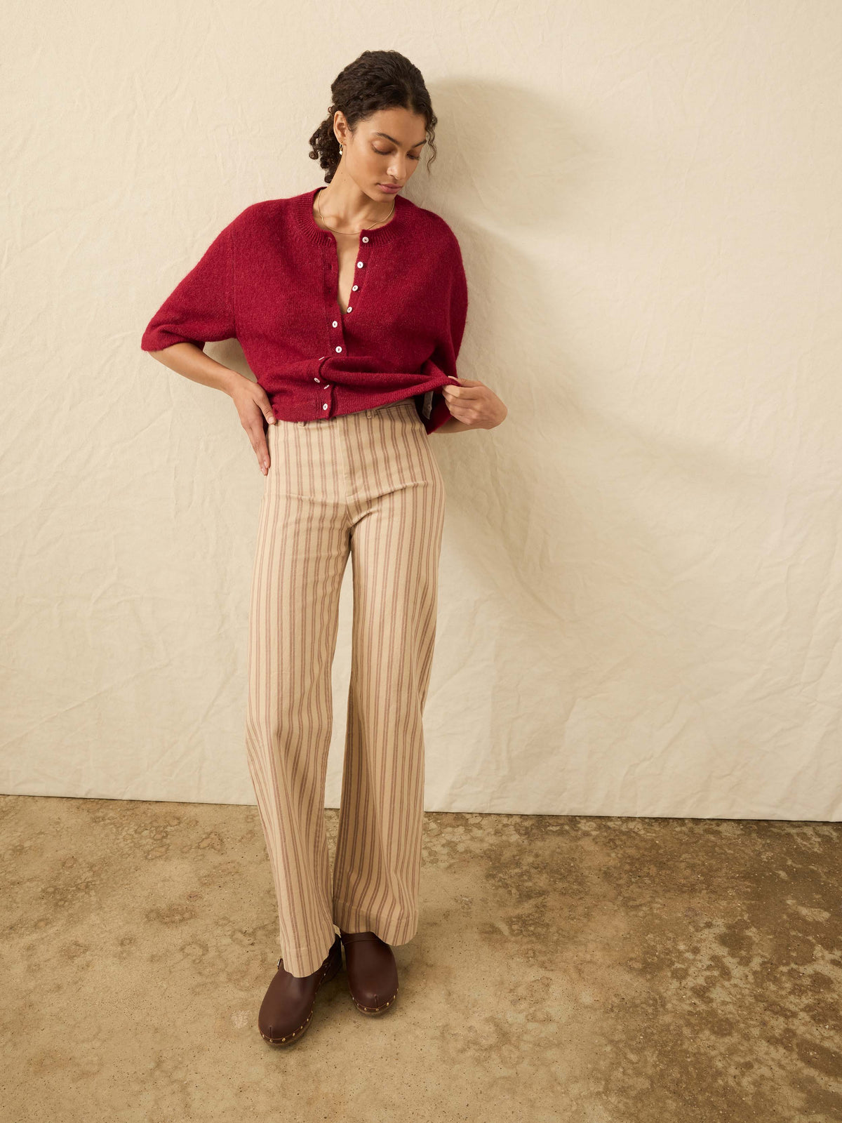FA25-FAHERTY-Womens-WYF2534-NRU-ApresAlpacaCardigan-WineRust_OM_EDITORIAL_1_Web.jpg