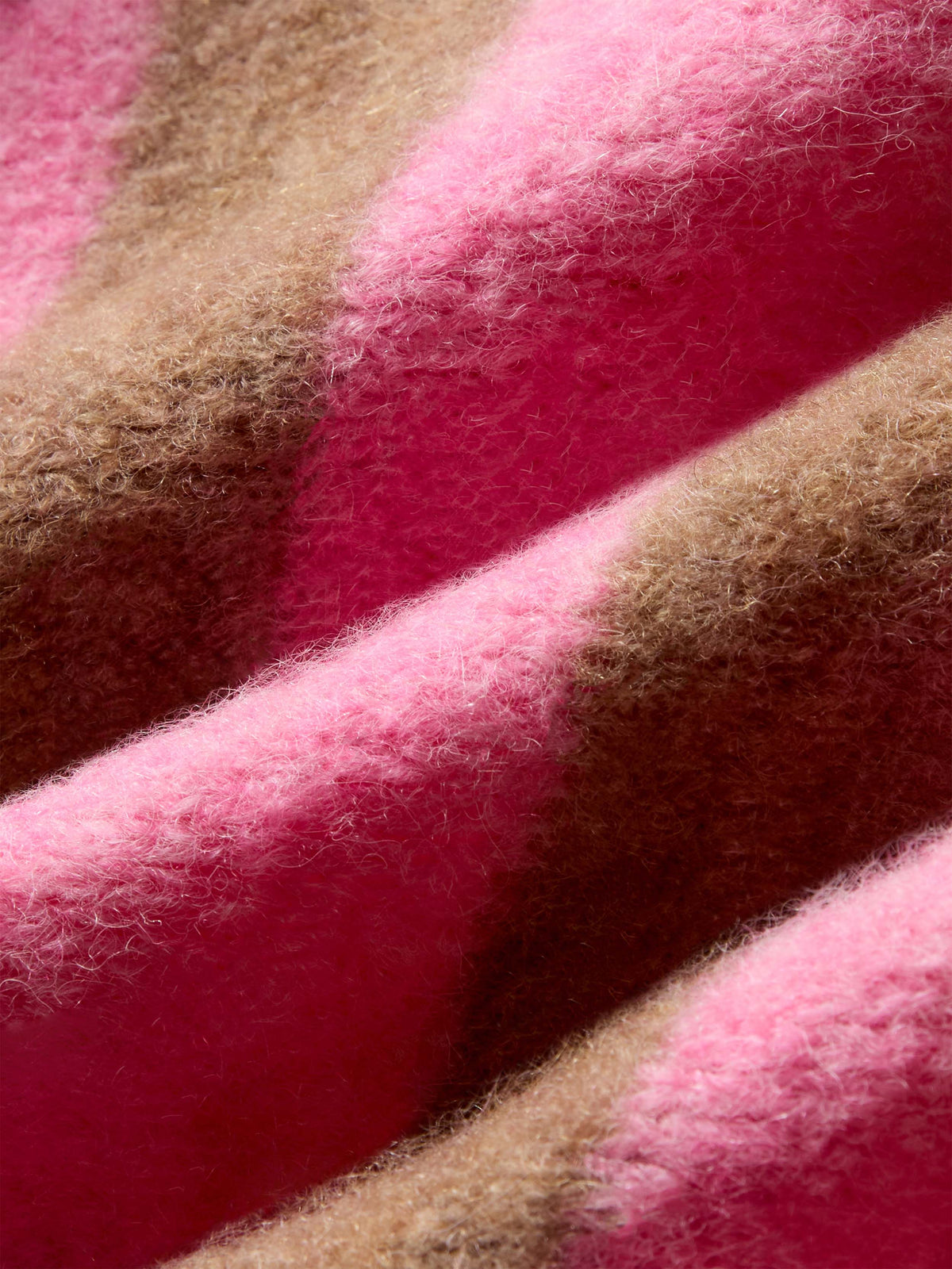FA25-FAHERTY-YC0341-660-ApresAlpacaScarf-PINKOPAL_DETAIL_1_Web.jpg