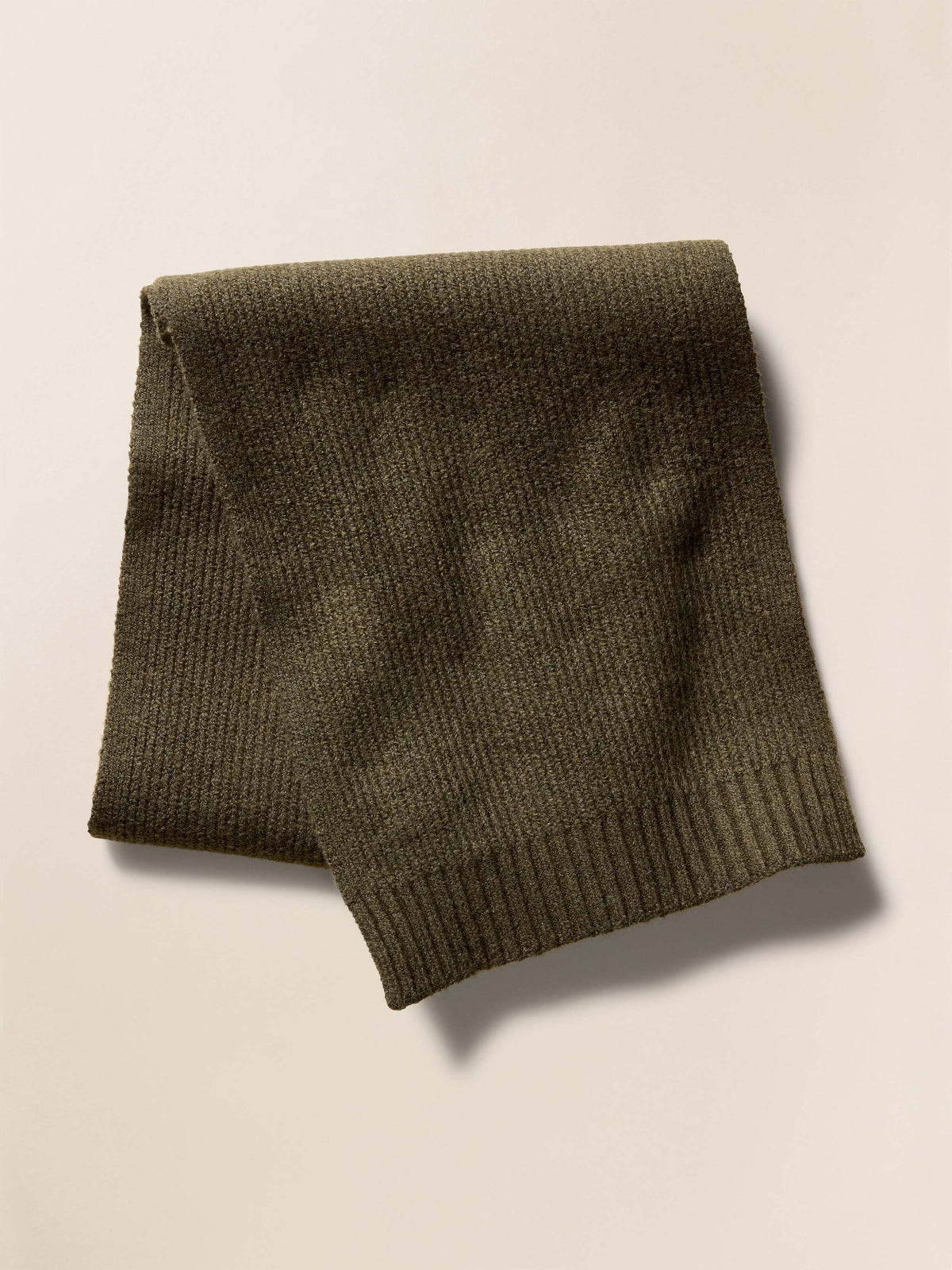 FA25-FAHERTY-YC0346-311-JacksonScarf-OliveHeather_FRONT_1_Web.jpg