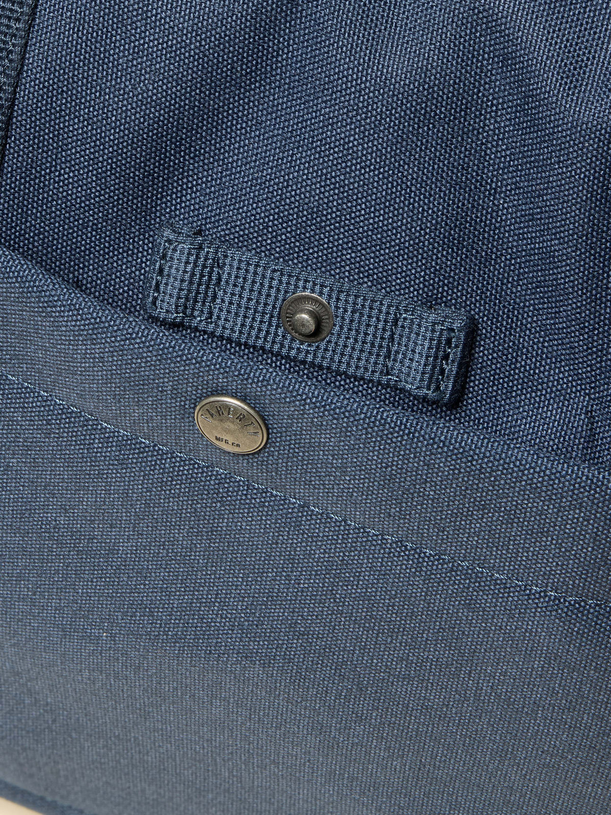 FA25-Faherty-Unisex-UAF2301-NVY-LAYDOWN-LATITUDEWEEKENDERDUFFLE-Navy_DETAIL_4_Web.jpg