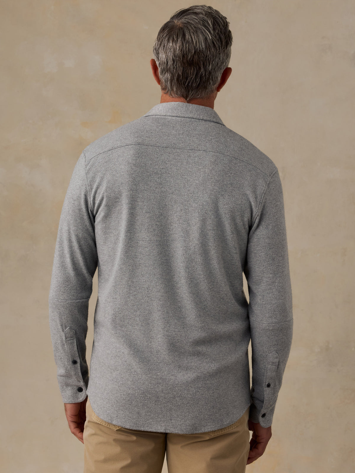 FAH1942_FA24-faherty-MXH2309-FGT-LEGEND_SWEATER_SHIRT_SINGLE_POCKET_-FOSSIL_GREY_TWILL_OM_BACK_CROP_1_72fb3388-80ed-46cb-a8de-f291423f7a39.jpg
