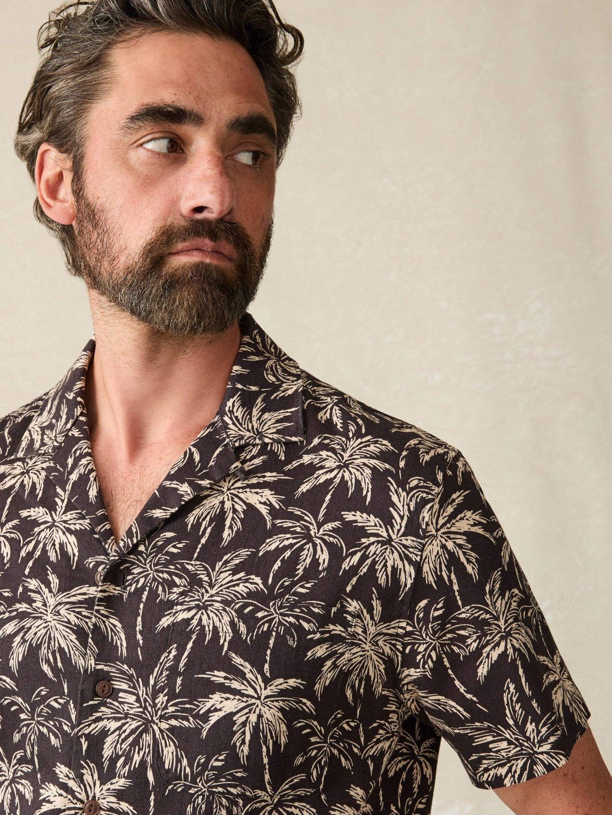 FAH1997_FA24-faherty-MWU2406-CTE-SSHEMPBLENDCAMPSHIRT-CHARCOALTROPICTREES_OM_DETAIL1_1.jpg