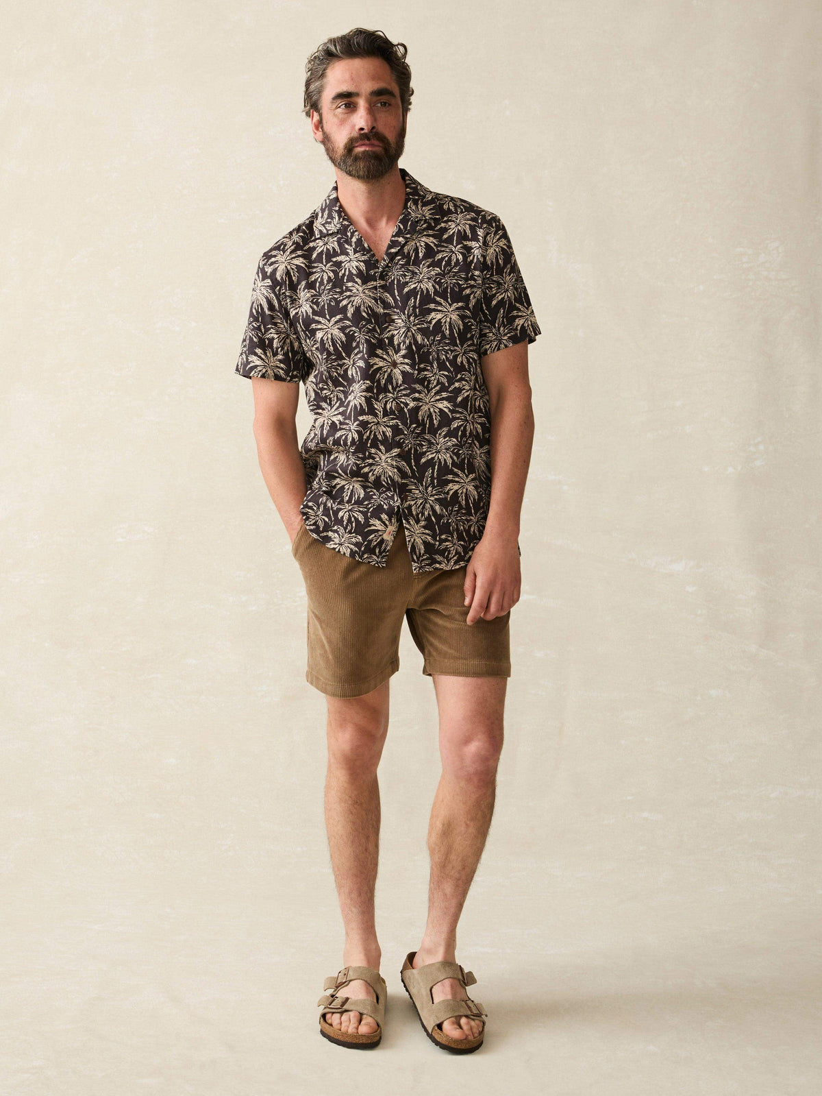 FAH1997_FA24-faherty-MWU2406-CTE-SSHEMPBLENDCAMPSHIRT-CHARCOALTROPICTREES_OM_FULLBOD_1.jpg