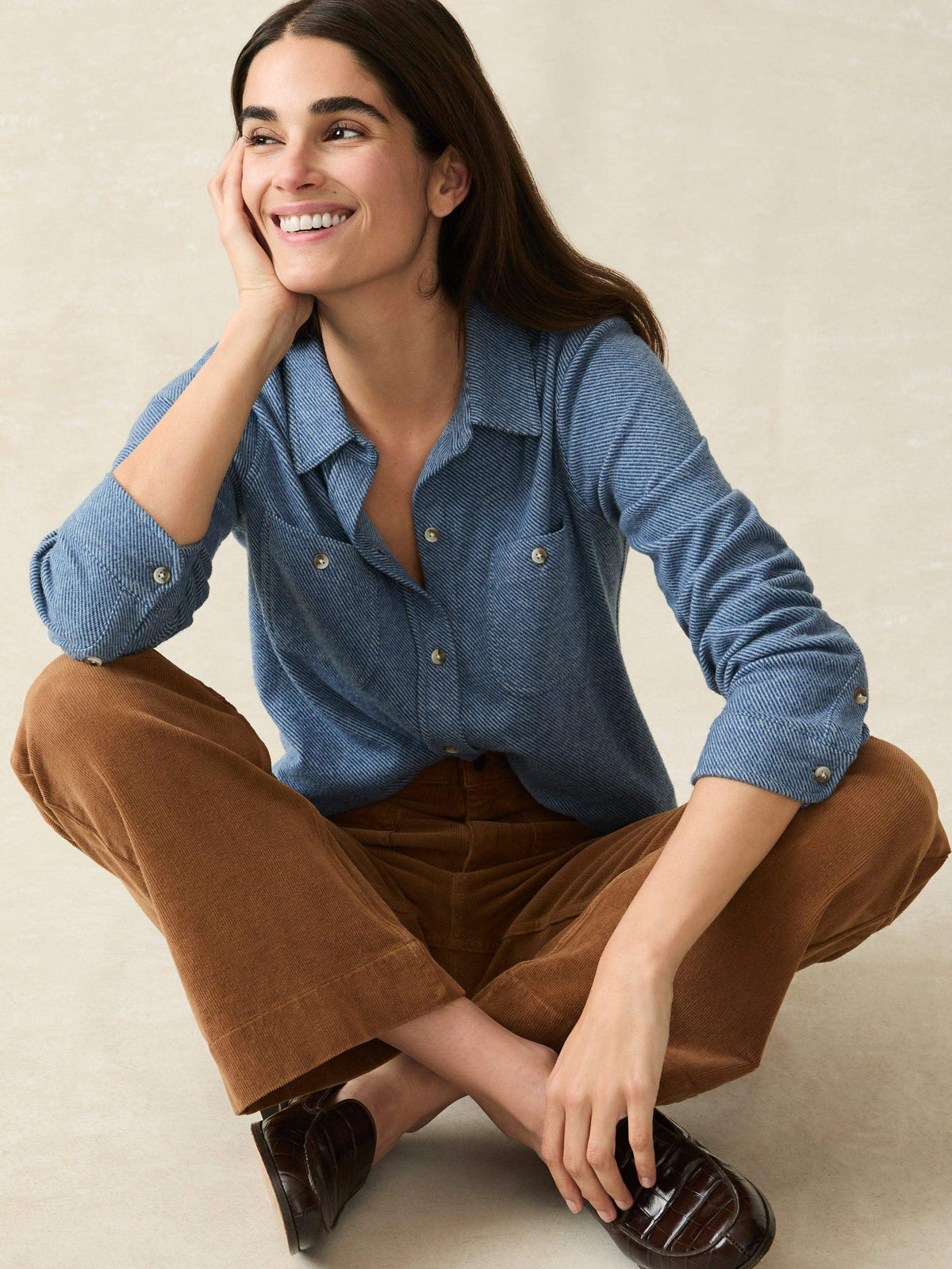 FAH2173_FA24-faherty-WKC0001-GTW-GLACIER_BLUE_TWILL-LEGEND_SWEATER_SHIRT_OM_EDITORIAL_1_d94fd058-3615-4f28-a4fa-e50d3ab4e44e.jpg