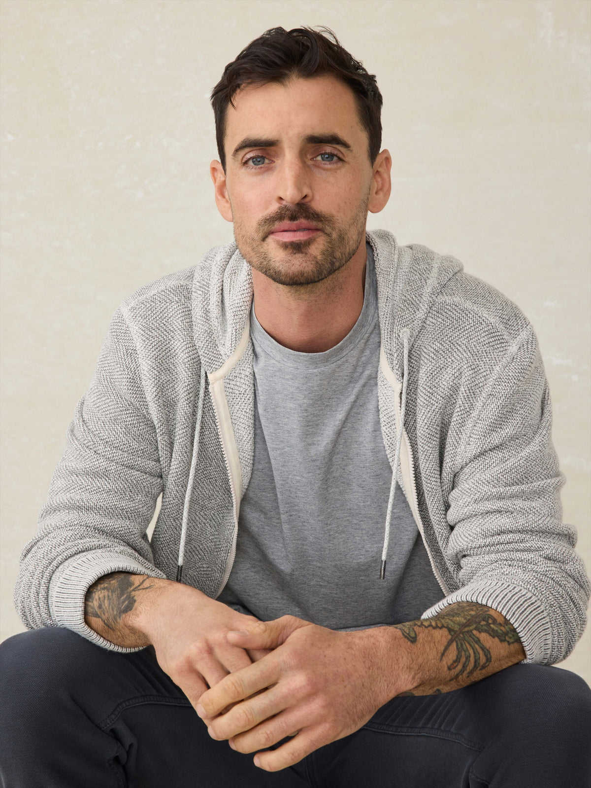 FAH3586_SP25_MENS_MKU2417-RAH_SSMOVEMENTTSHIRT_RainierGreyHeather_OM_EDITORIAL_1.jpg