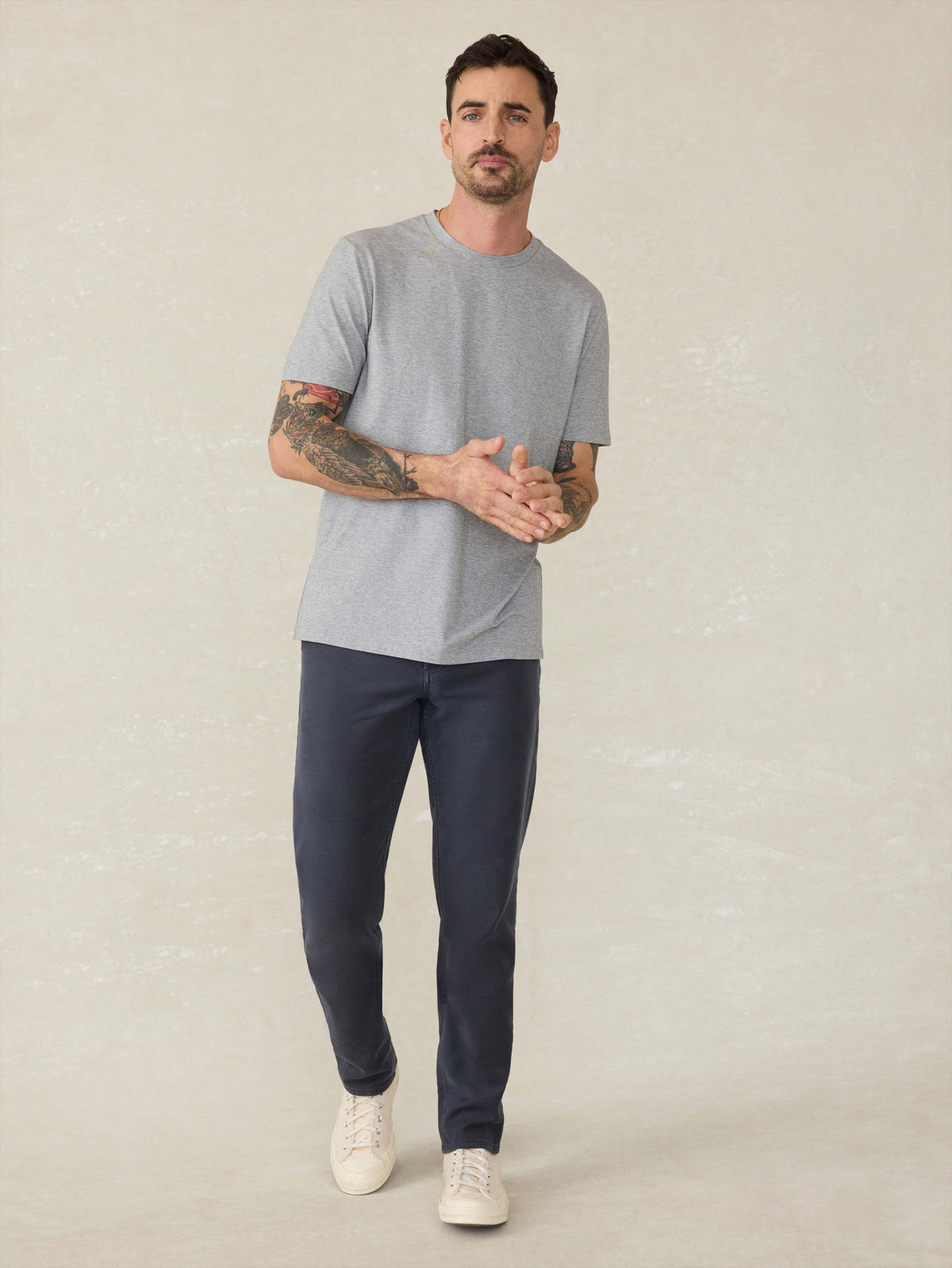 FAH3586_SP25_MENS_MKU2417-RAH_SSMOVEMENTTSHIRT_RainierGreyHeather_OM_FULL_BODY_1.jpg