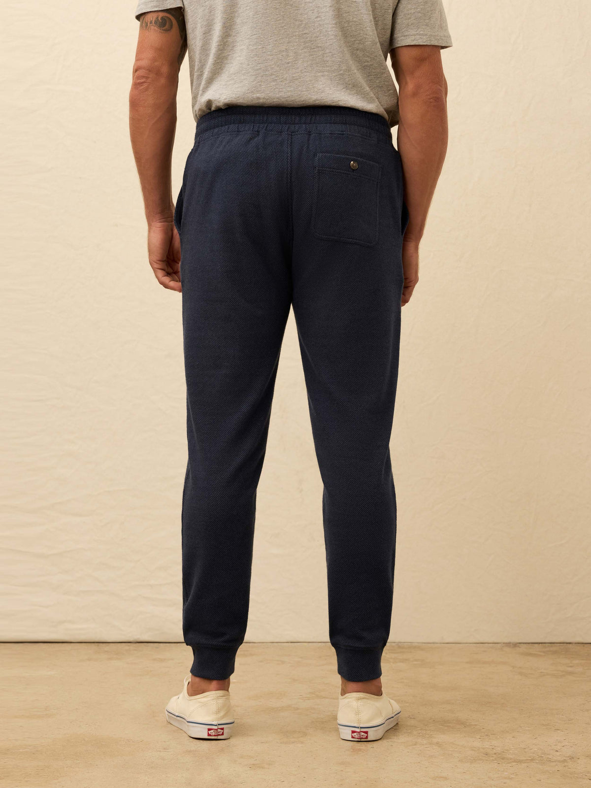 HO25-FAHERTY-Mens-MBH2509-AVT-LegendSweatpant-BrightonNavyTwill_WS_BACK_CROP_1_High_Web.jpg