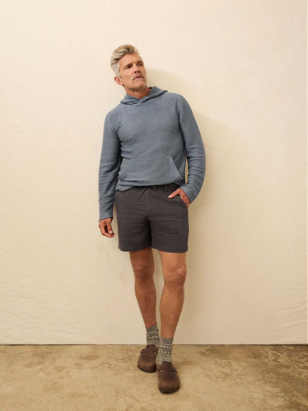 HO25-FAHERTY-Mens-MBH2511-WBK-MovementLinenDrawstringShort-WashedBlack_OM_EDITORIAL_1_Web.jpg