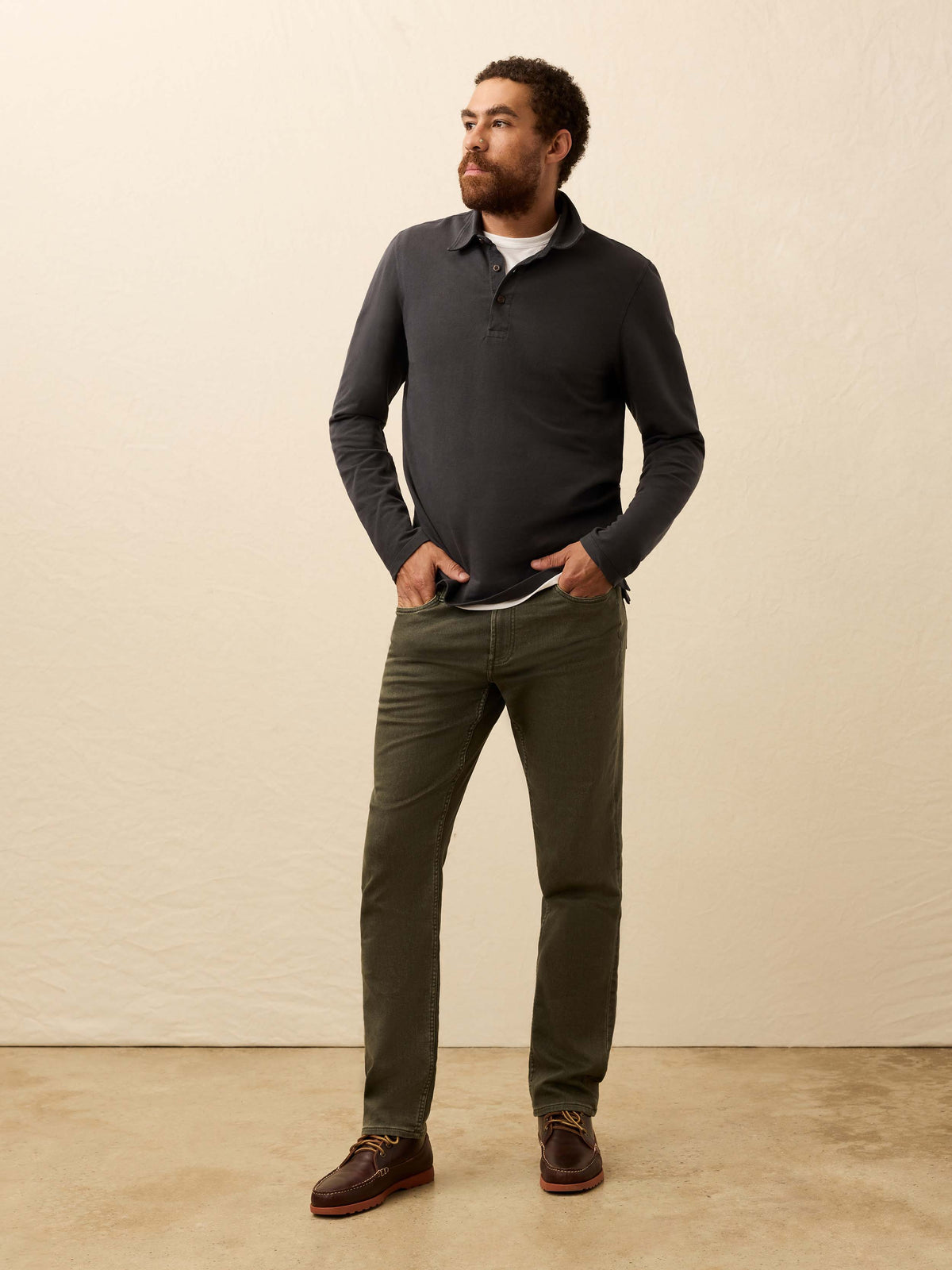 HO25-FAHERTY-Mens-MKH2404-WCL-LSFieldKnitPolo-WashedCharcoal_OM_FULL_BODY_1_Web.jpg