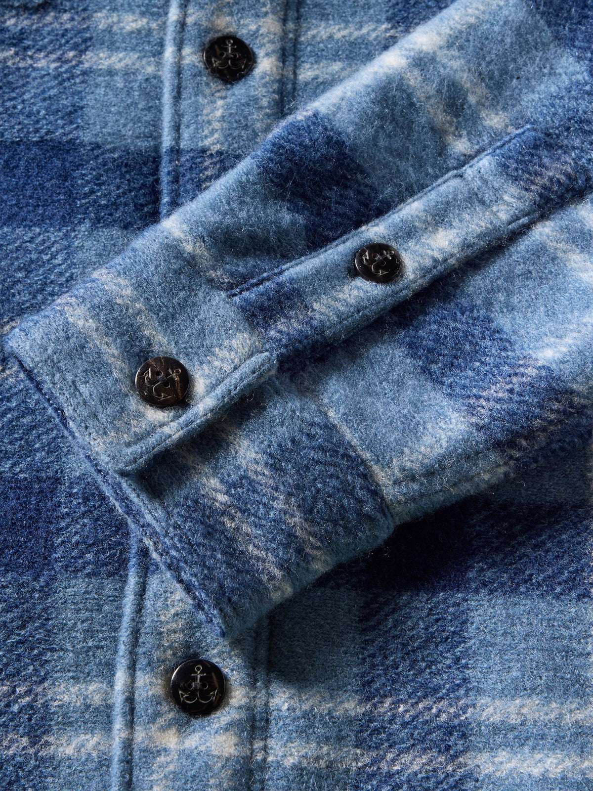 HO25-FAHERTY-Mens-MOH2519-VBP-LAYDOWN-RangeFleeceLinedCpo-VintageBluePlaid_DETAIL_1_Web.jpg