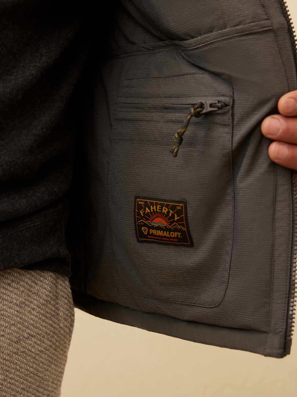 HO25-FAHERTY-Mens-MOH2532-PAH-HorizonSeriesVest-PacificAsh_OM_DETAIL2_1_Web.jpg