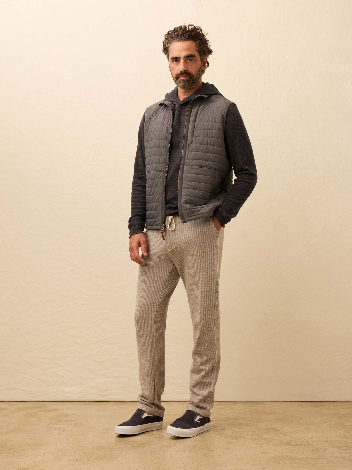 HO25-FAHERTY-Mens-MOH2532-PAH-HorizonSeriesVest-PacificAsh_OM_FULL_BODY_1_Web.jpg