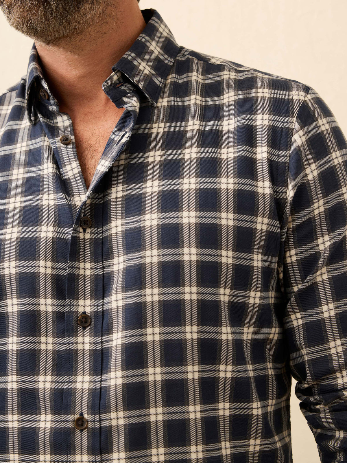 HO25-FAHERTY-Mens-MWH2508-NSD-TheMovementShirt-NavySmokePlaid_OM_DETAIL1_1_Web.jpg