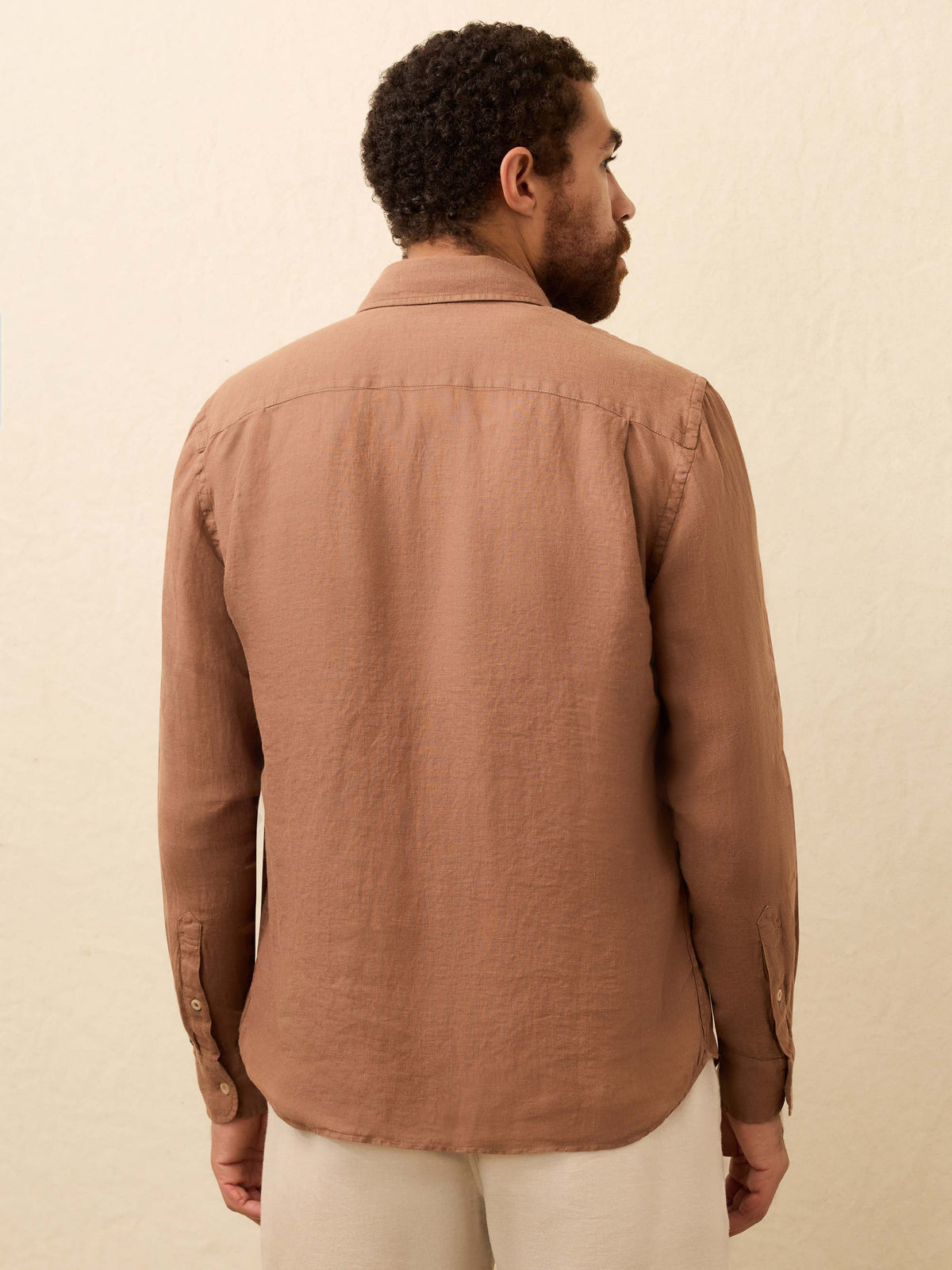 HO25-FAHERTY-Mens-MWS2511-CHU-LagunaLinenShirt-ChestnutWoods_OM_BACK_CROP_1_Web.jpg
