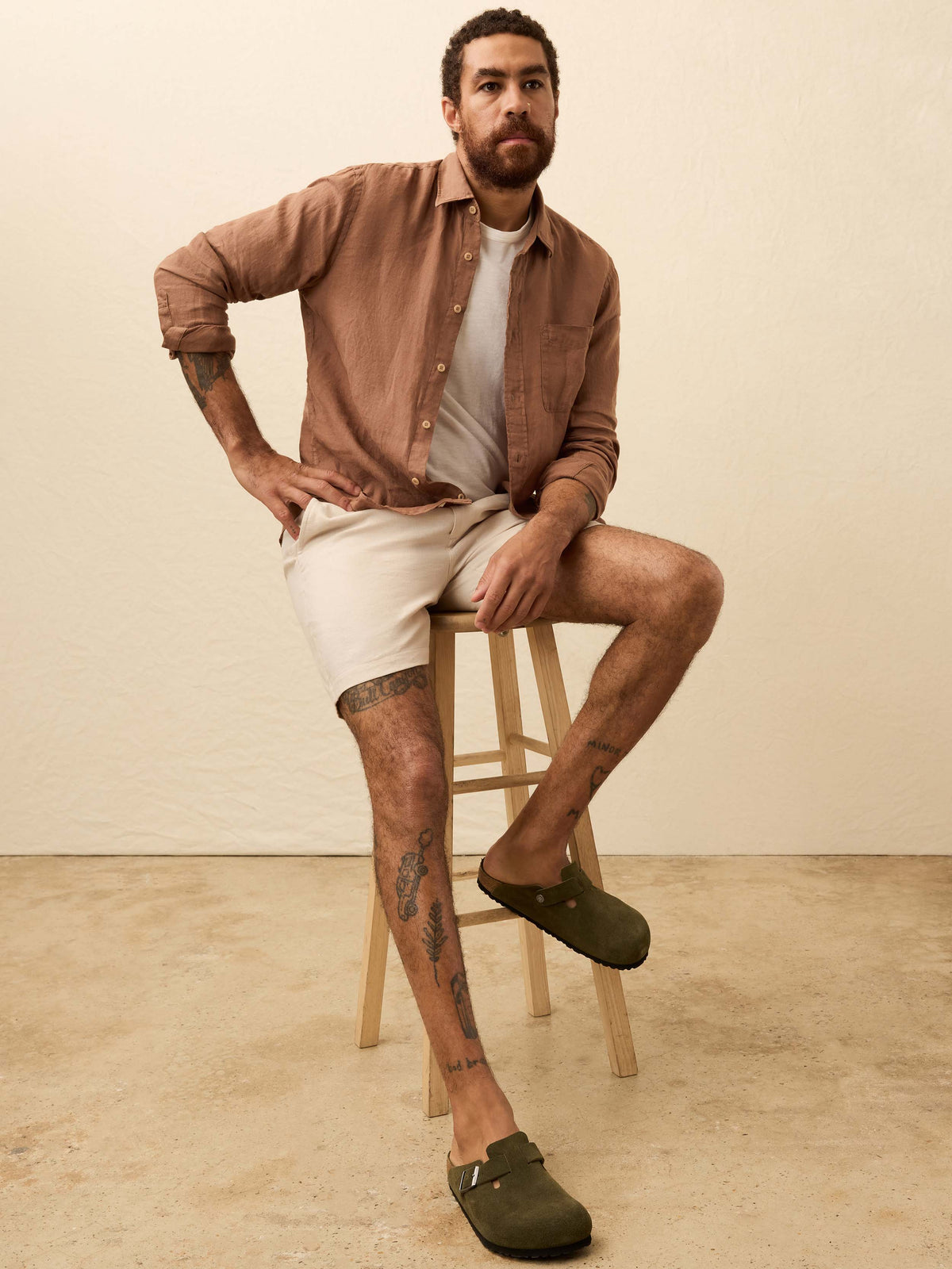 HO25-FAHERTY-Mens-MWS2511-CHU-LagunaLinenShirt-ChestnutWoods_OM_EDITORIAL_1_Web.jpg