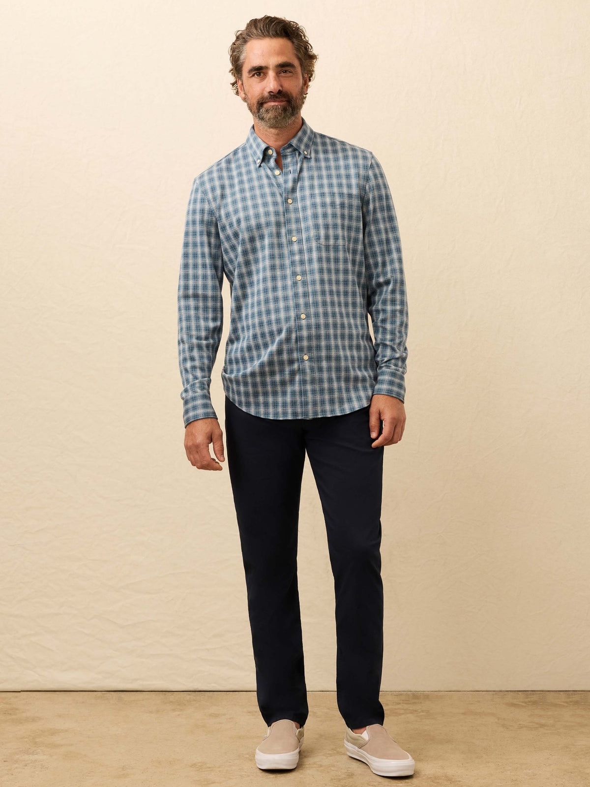 HO25-FAHERTY-Mens-MXF2400-AZD-CoastlineKnitShirt-AzureNightPlaid_WS_FULL_BODY_1_High_Web.jpg