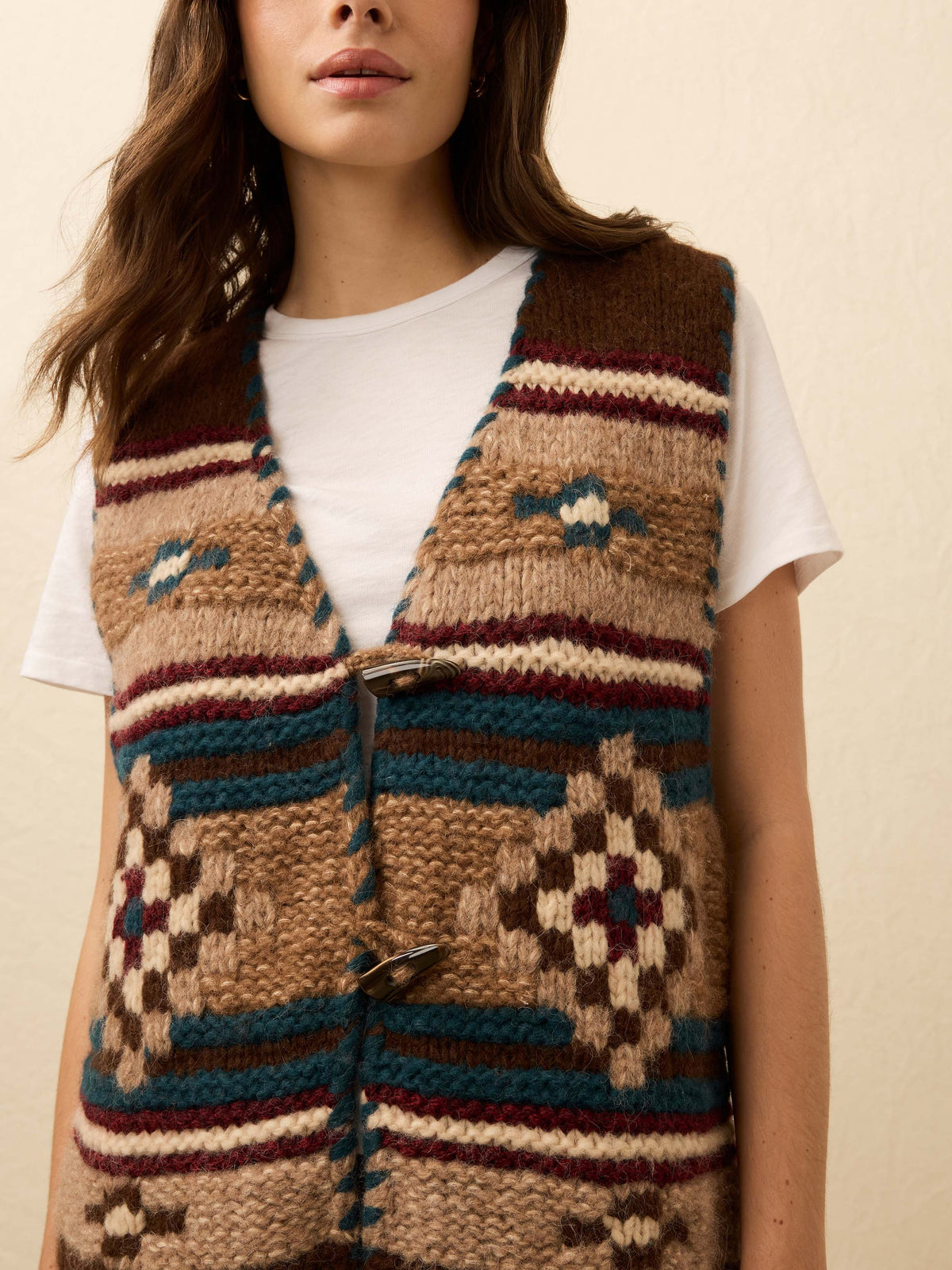 HO25-FAHERTY-Womens-WYH2527-PTL-B.YellowtailHandKnitSweaterVest-PrettyEagle_OM_DETAIL1_1_Web.jpg