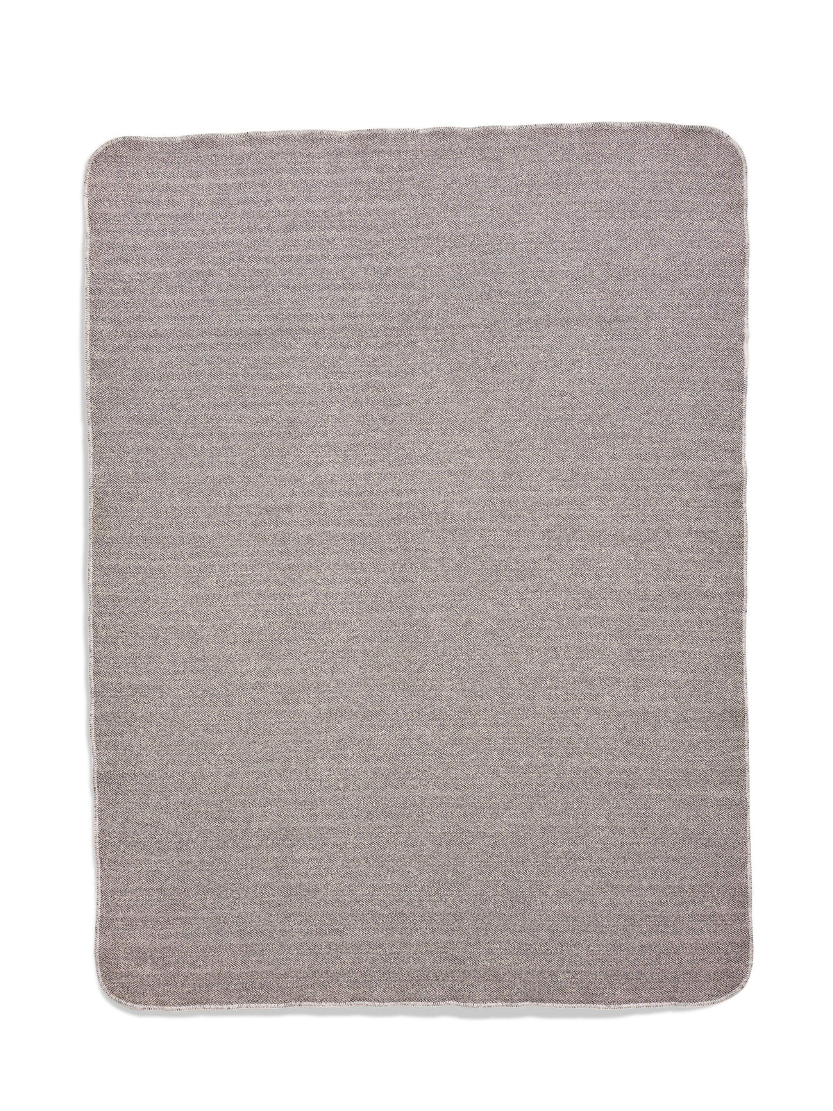 HOL23-faherty-unisex-HAC0112-LAT-WHITEWATER-HP-FLC-BLANKET-LATTE_005v1.jpg