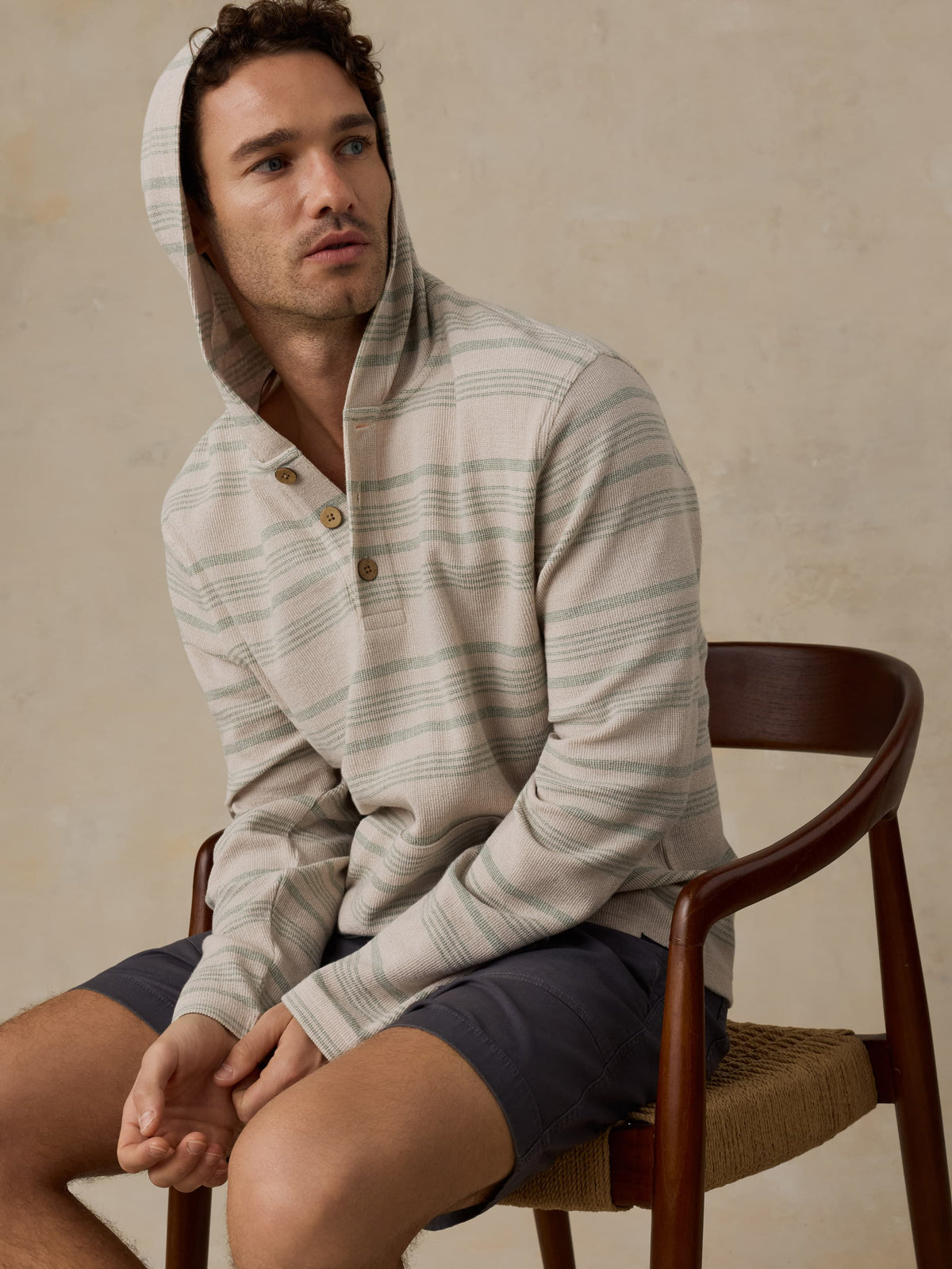 MQU2604-GBE_Oasis_Hoodie_OM_EDITORIAL_1_Web.jpg