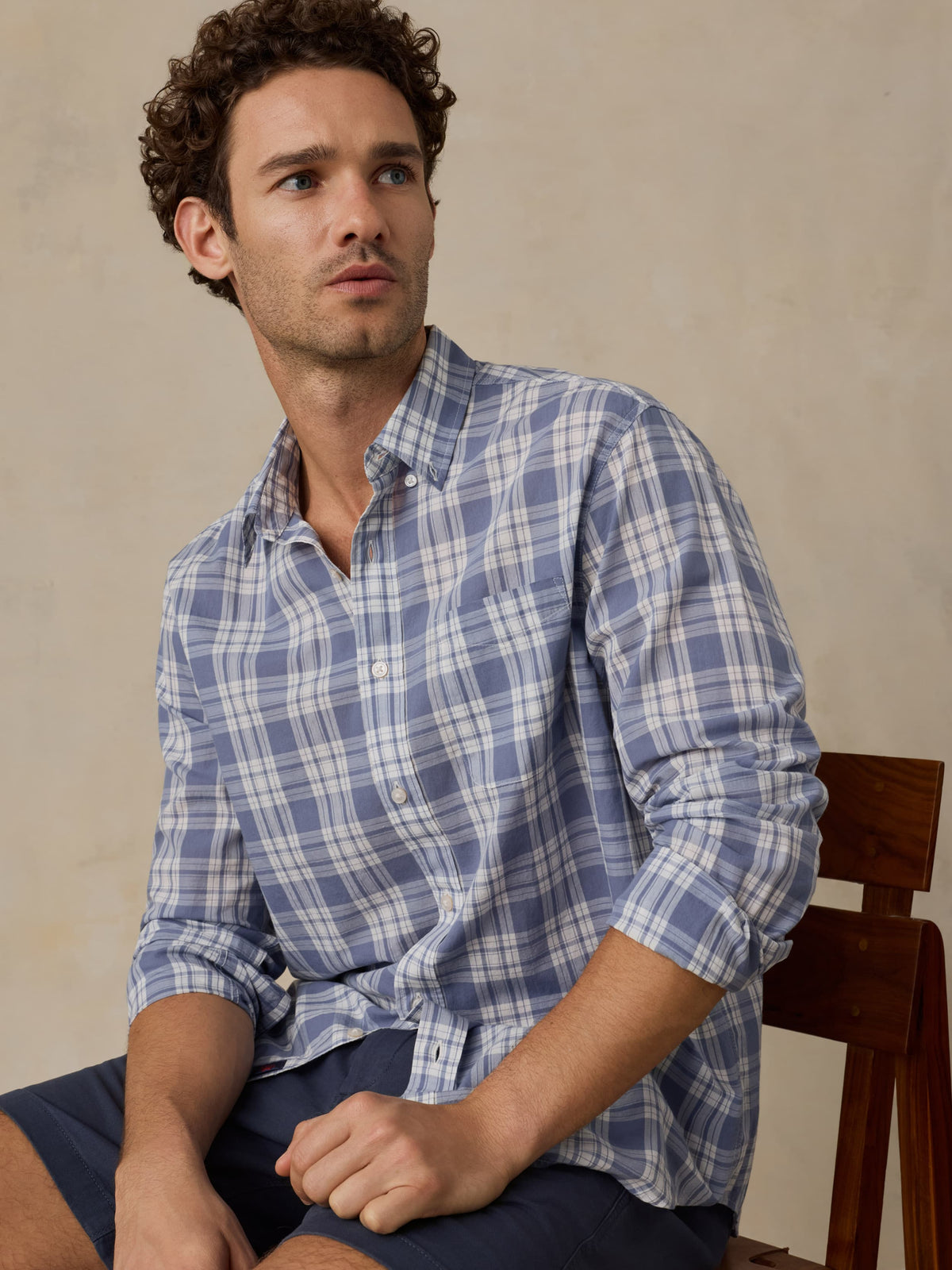 MWU2600-CWL_Ls_Weightless_Cotton_Shirt_OM_EDITORIAL_1_Web.jpg