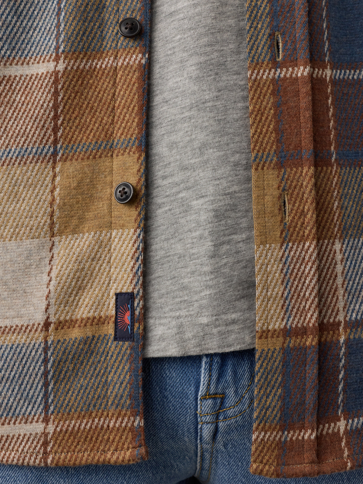 MXC0002-BDC_Legend_Sweater_Shirt_OM_DETAIL_2_Web.jpg