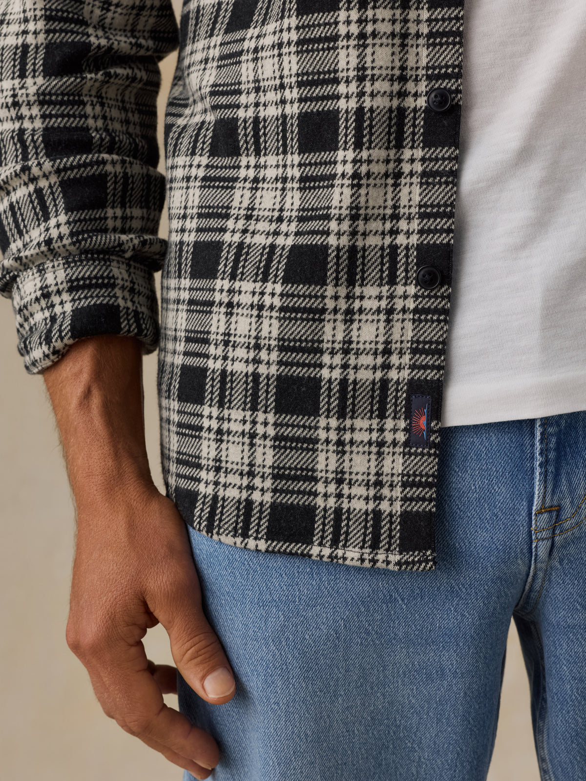 MXH2309-CQP_Legend_Sweater_Shirt_Single_Pocket_OM_DETAIL_3_Web.jpg