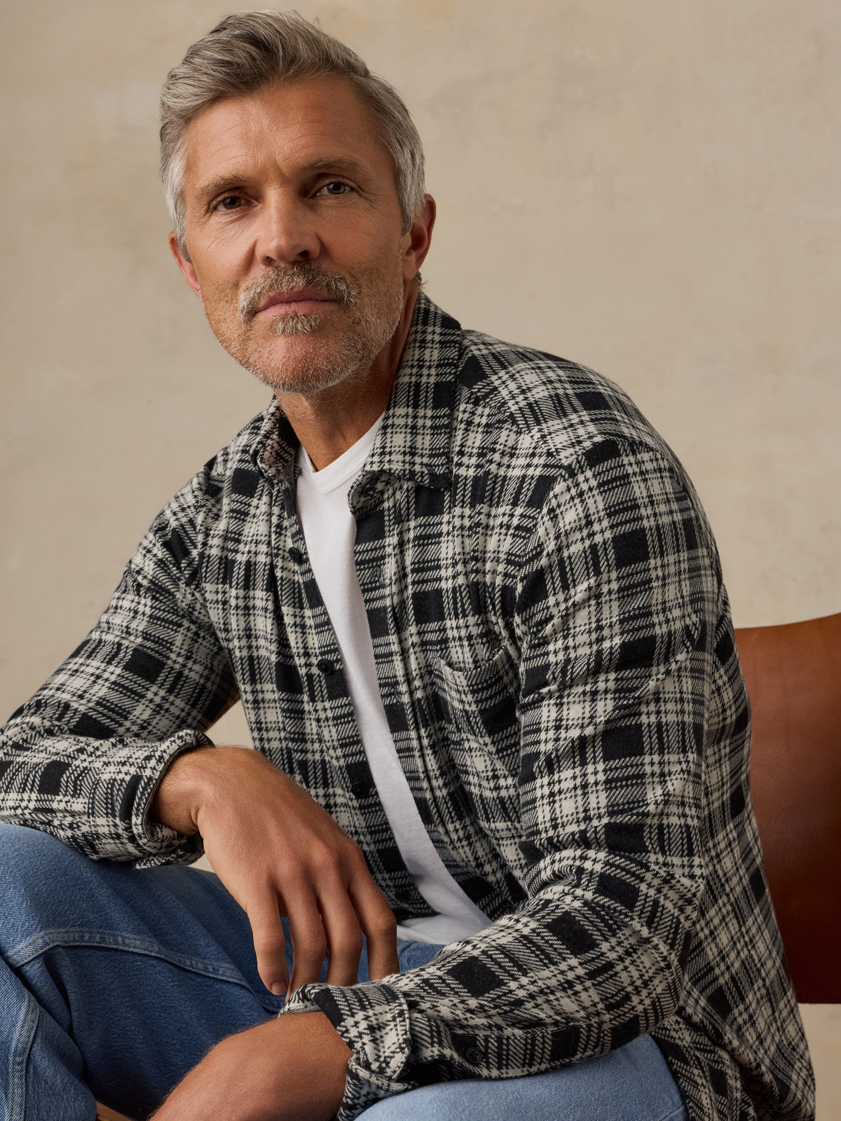 MXH2309-CQP_Legend_Sweater_Shirt_Single_Pocket_OM_EDITORIAL_1_Web.jpg