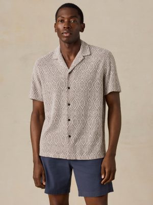 Short-Sleeve Oasis Camp Shirt - Brown Island Medallion