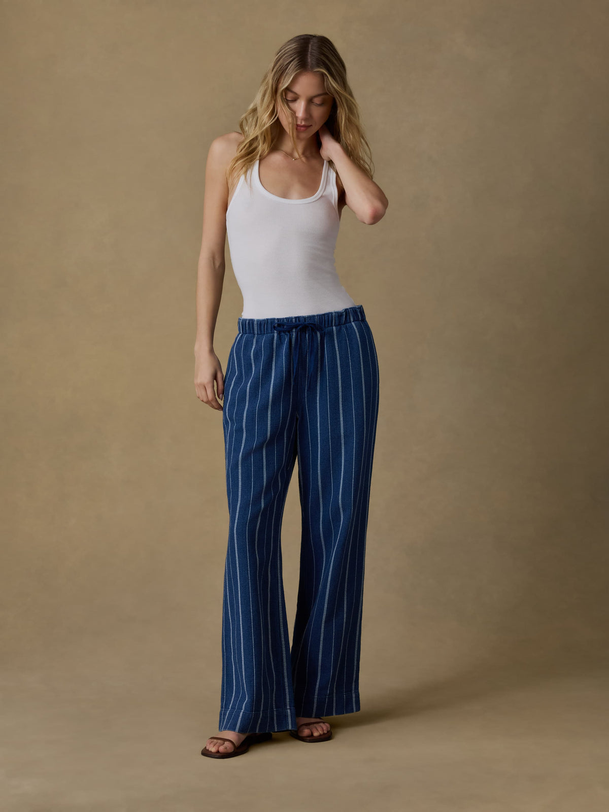 RESHOOT-SP26-Faherty-Womens-WYH2573-LTE-Apres_Alpaca_V_Neck_Pullover-Saltwater_Blue_OM_ALT_1_Web.jpg