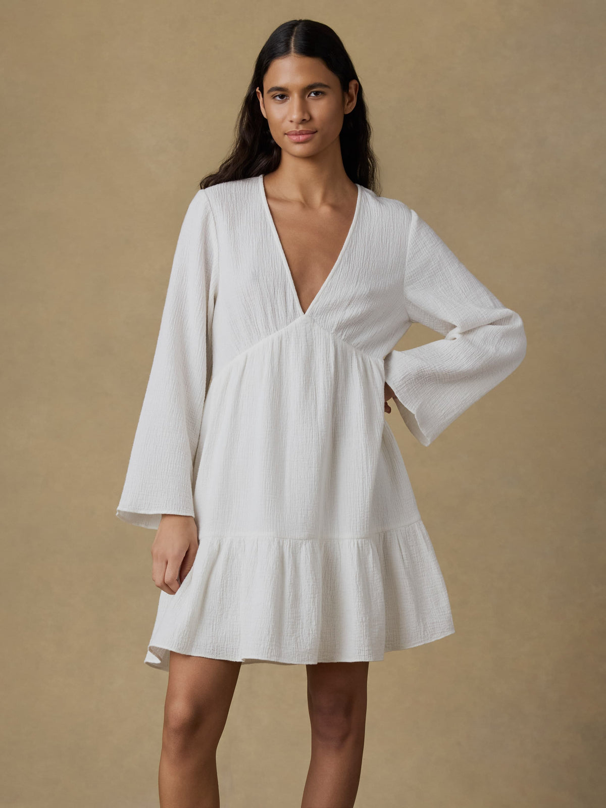 RESHOOT-SP26-Faherty-Womens-WYH2573-LTE-Apres_Alpaca_V_Neck_Pullover-Saltwater_Blue_OM_FRONT_CROP_1_2_Web.jpg