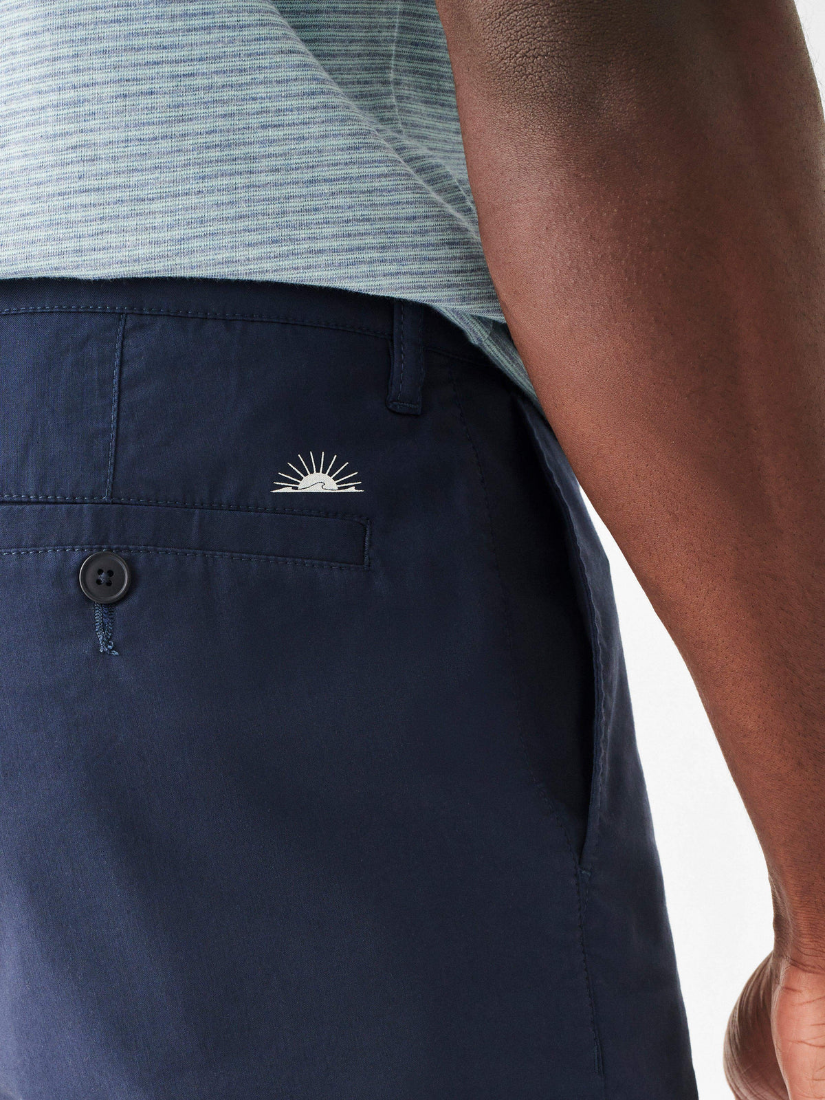 SP23-faherty-mens-MBC0031-NVY-MOVEMENT-CHINO-SHORT-9-IN-NAVY_detail-2.jpg