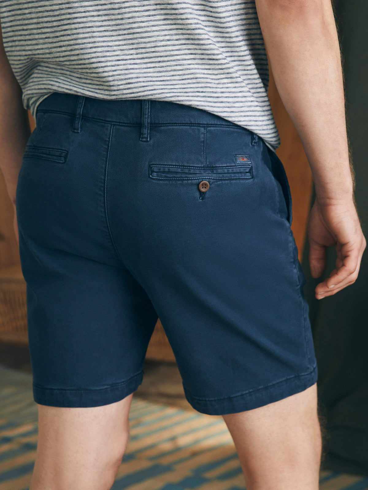 SP24-faherty-MBS2437-BLN-coastline-chino-short-8in-blue-nights_OM_DETAIL1_1.jpg