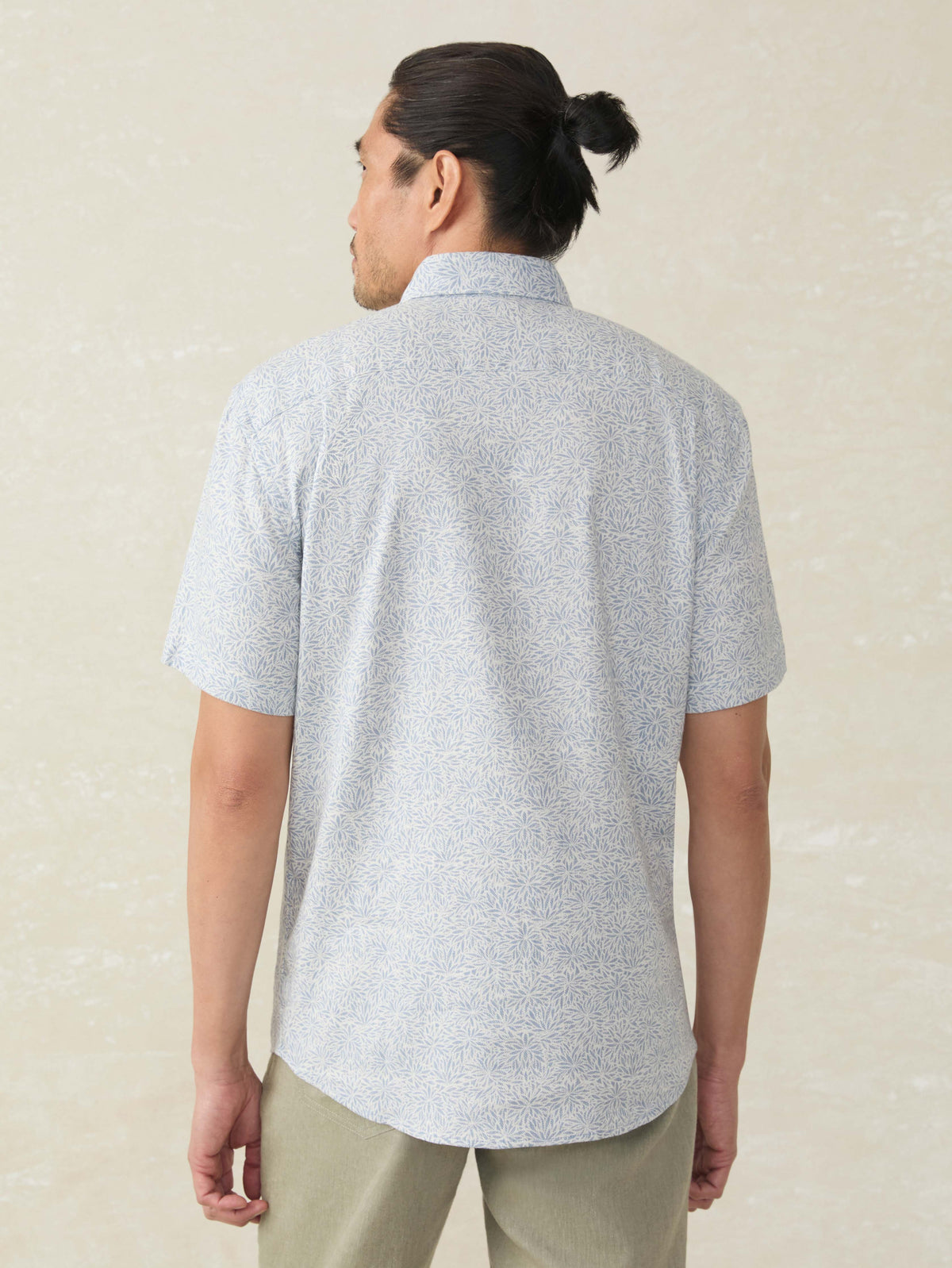 SP25-FAHERTY-MENS-MWS2516-SYF-SsBreezeShirt-SkyBlueFrond_OM_BACK_CROP_1.jpg