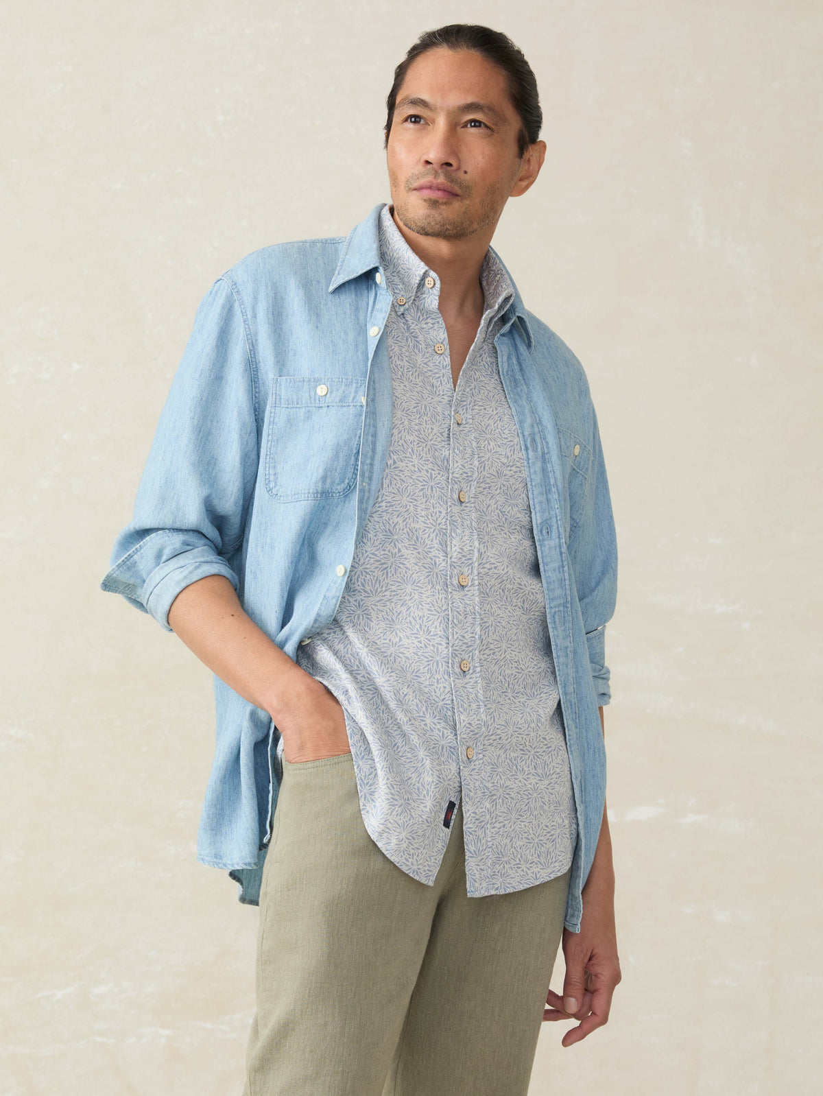 SP25-FAHERTY-MENS-MWS2516-SYF-SsBreezeShirt-SkyBlueFrond_OM_EDITORIAL_1.jpg