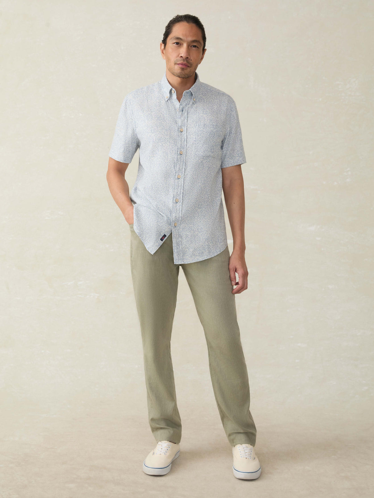 SP25-FAHERTY-MENS-MWS2516-SYF-SsBreezeShirt-SkyBlueFrond_OM_FULL_BODY_1.jpg